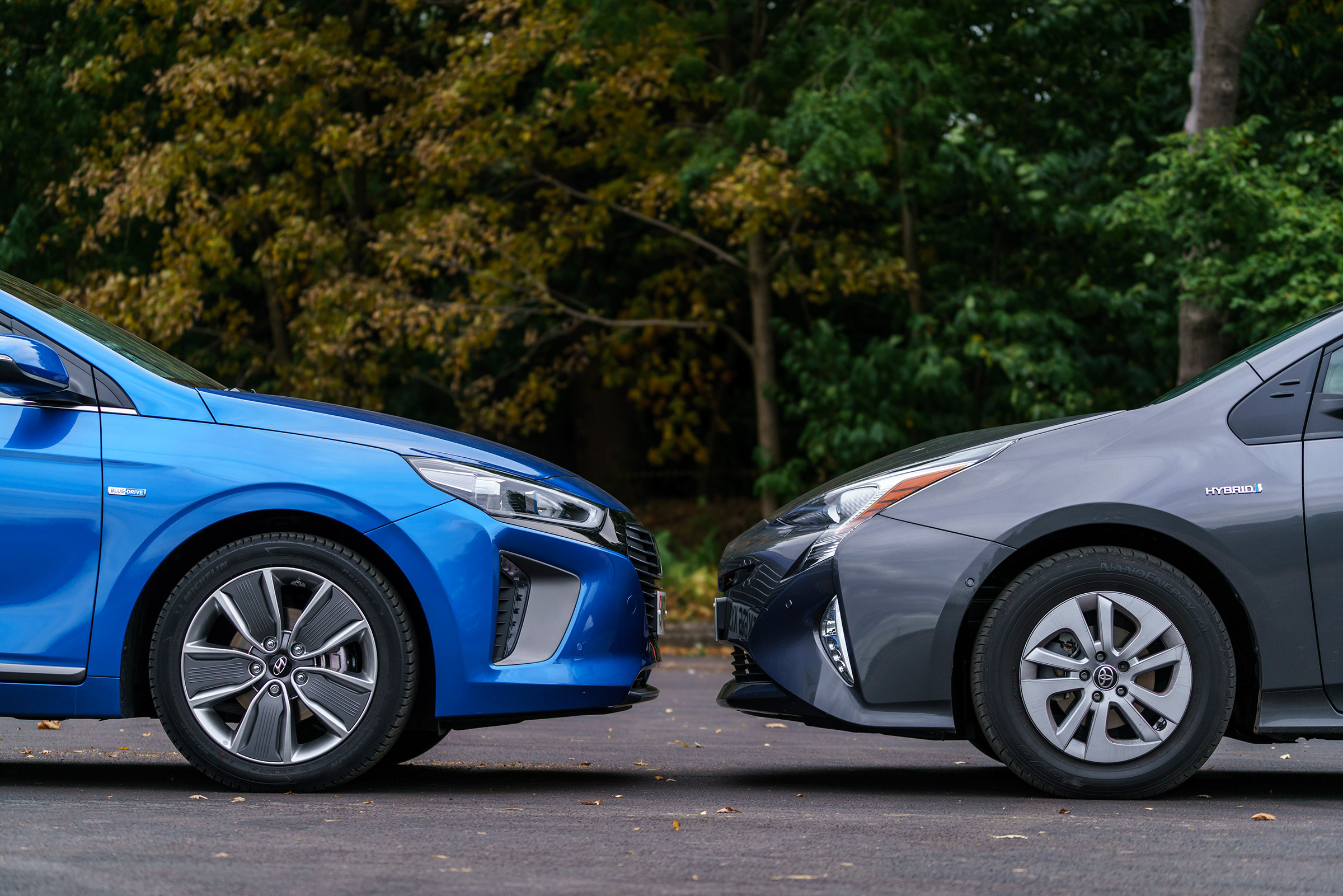 Hyundai Ioniq vs Toyota Prius - fronts