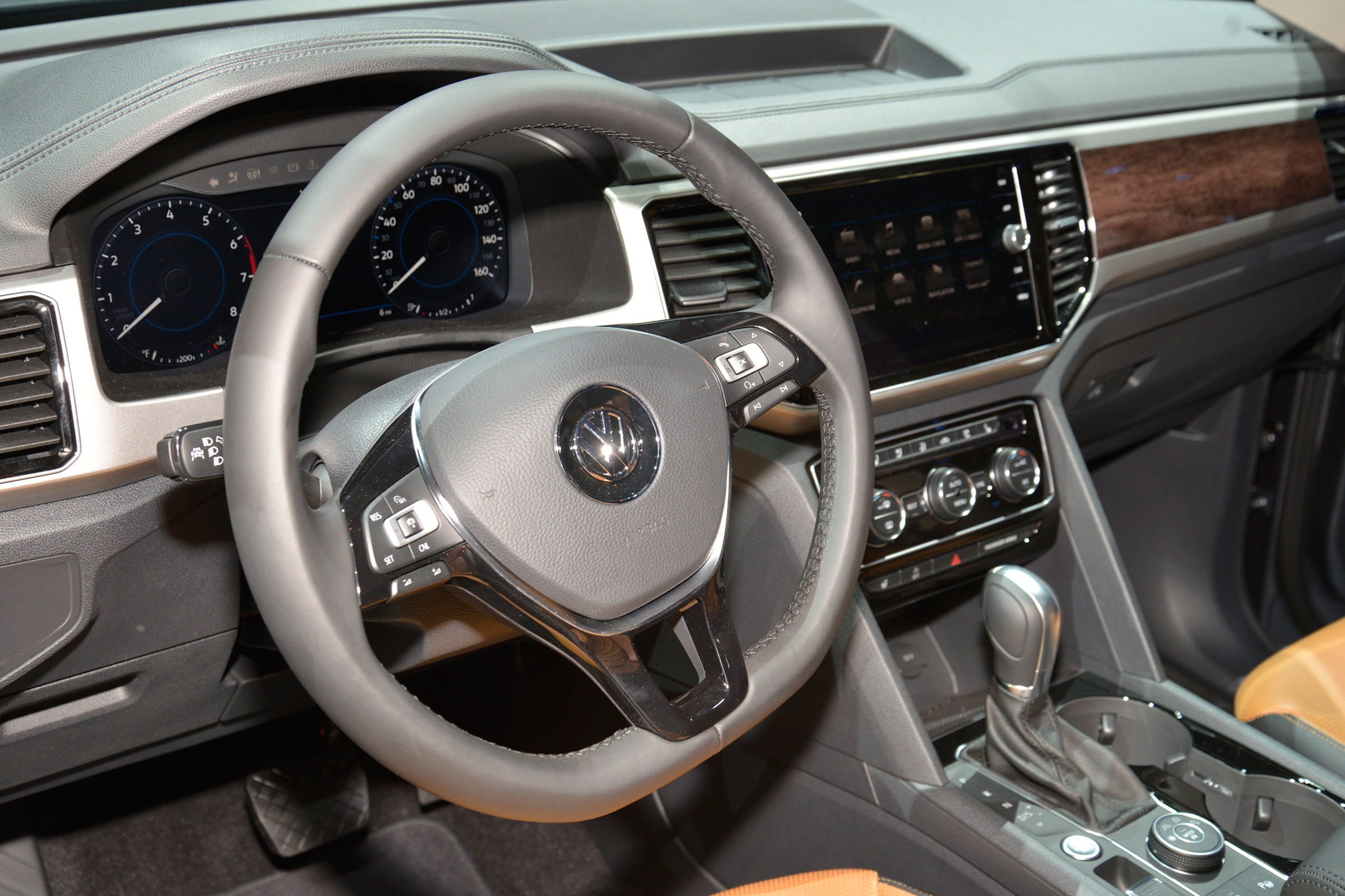 Volkswagen Atlas - LA Motor Show interior