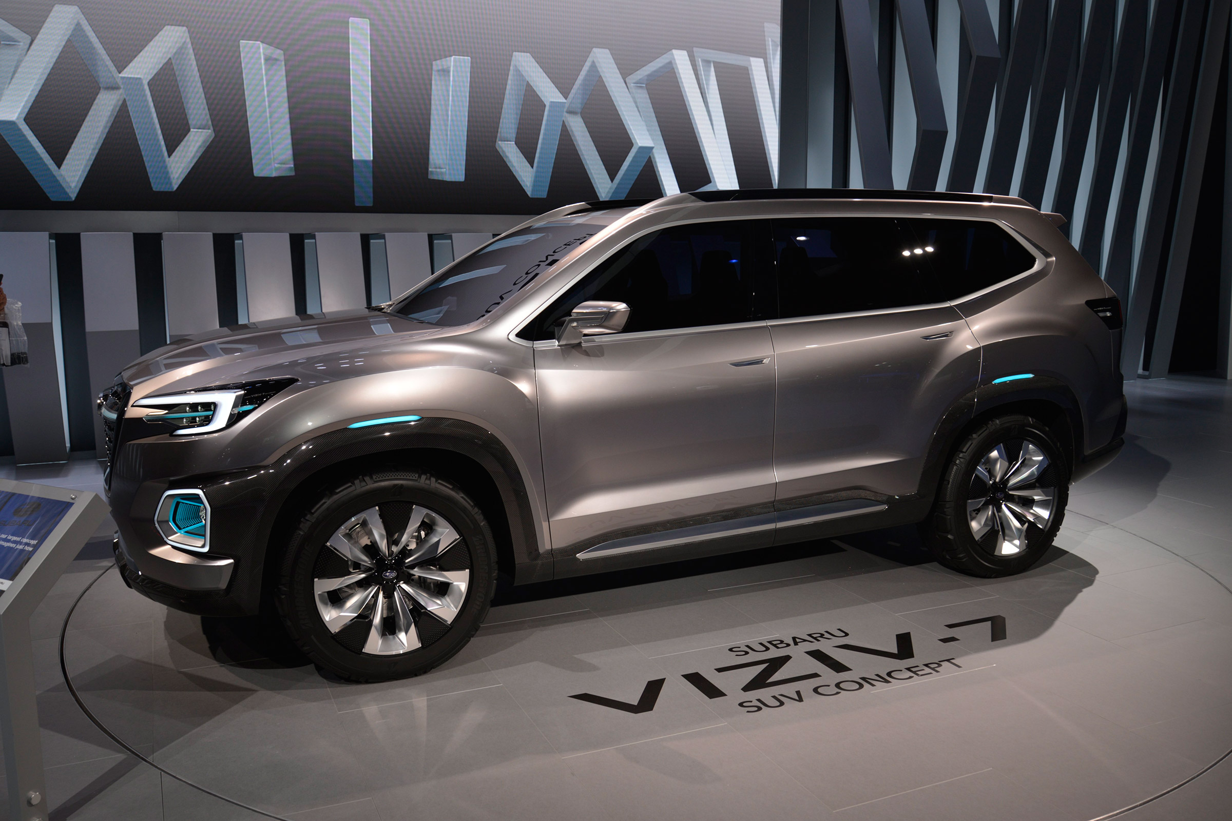 Subaru VIZIV-7 SUV Concept - LA Motor Show front/side
