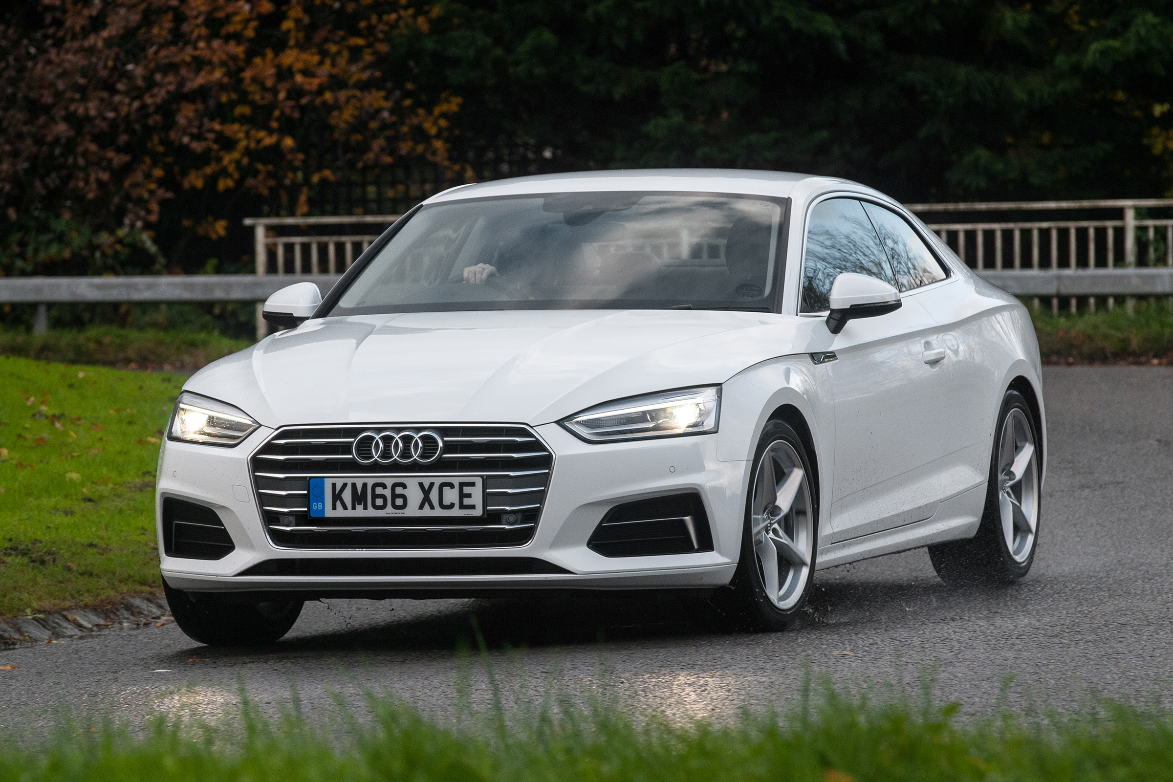 Audi A5 Coupe 2.0 TDI - front cornering