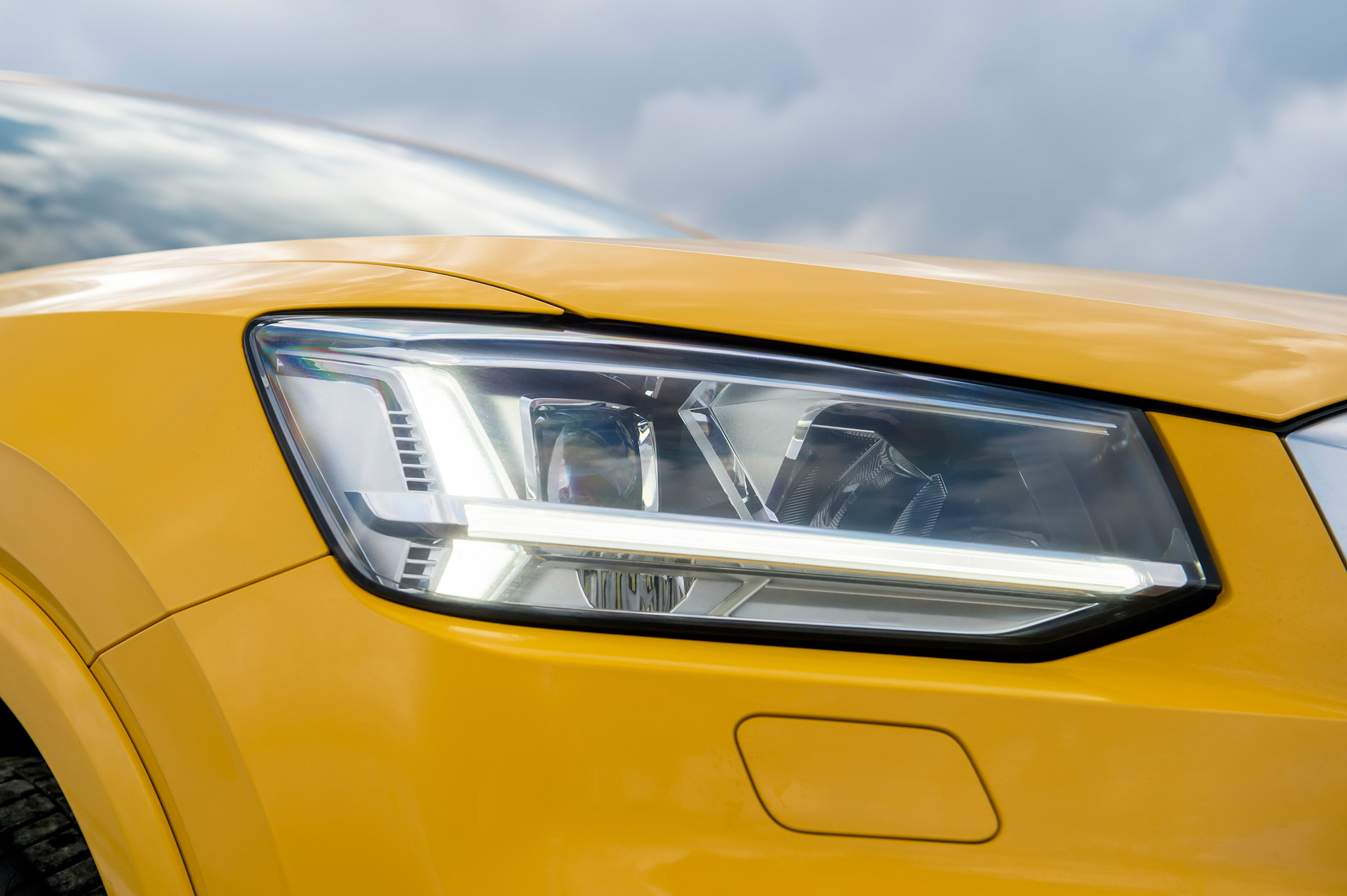 Audi Q2 1.4 TFSI - front light detail