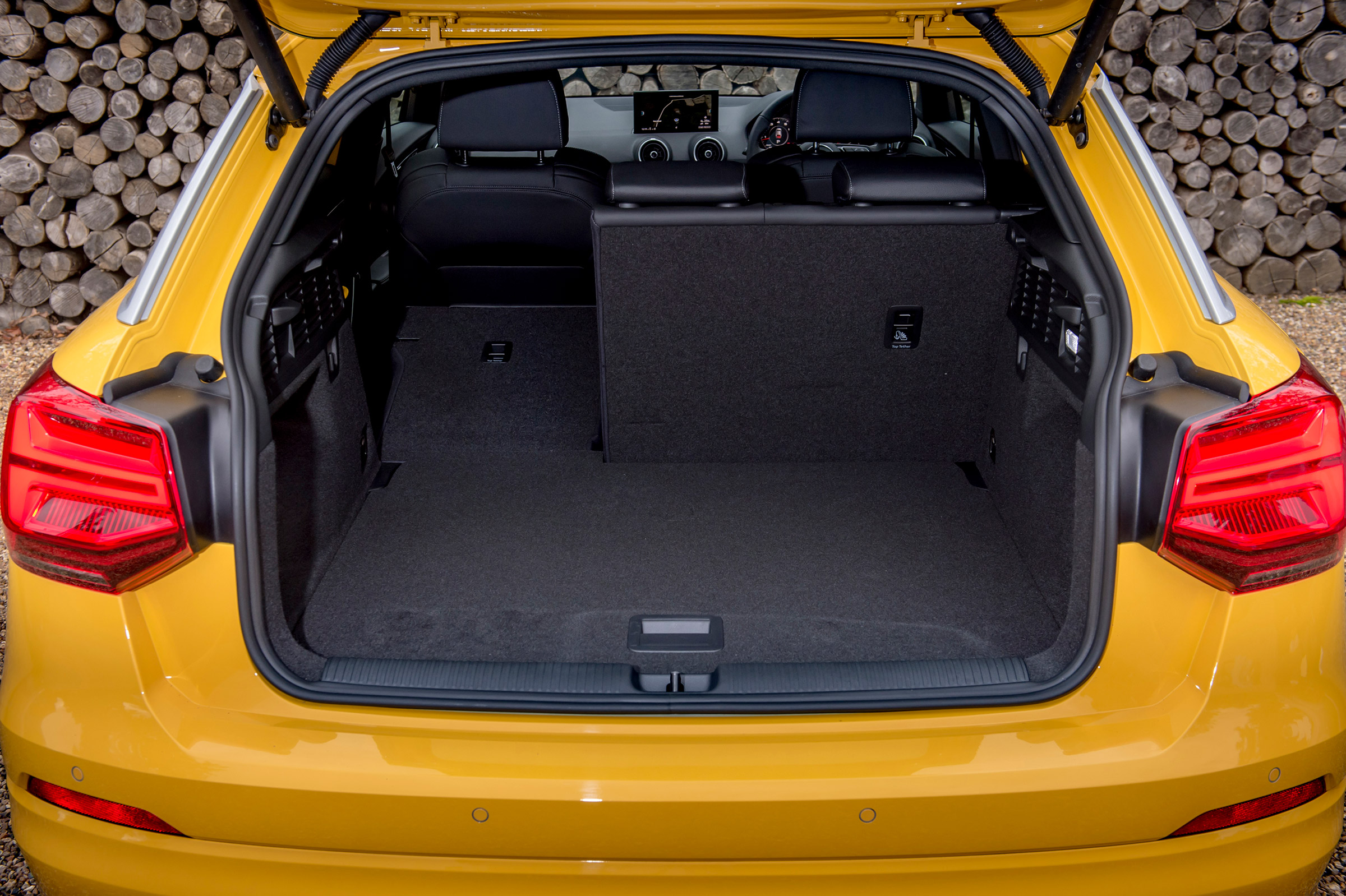 Audi Q2 1.4 TFSI - boot