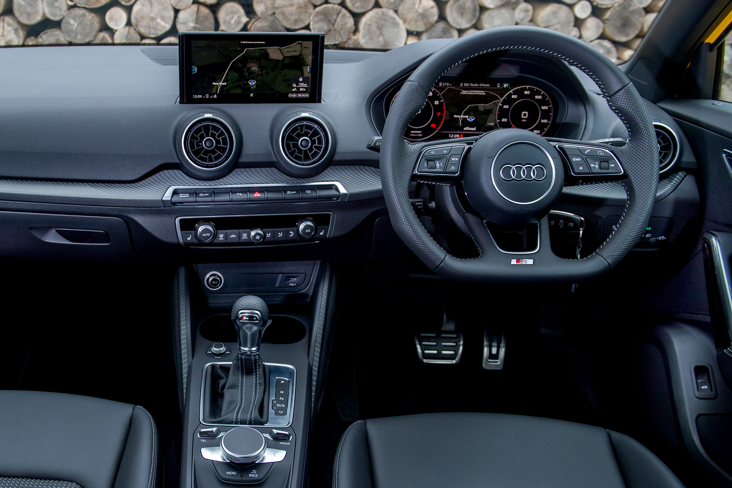 Audi Q2 1.4 TFSI - dash