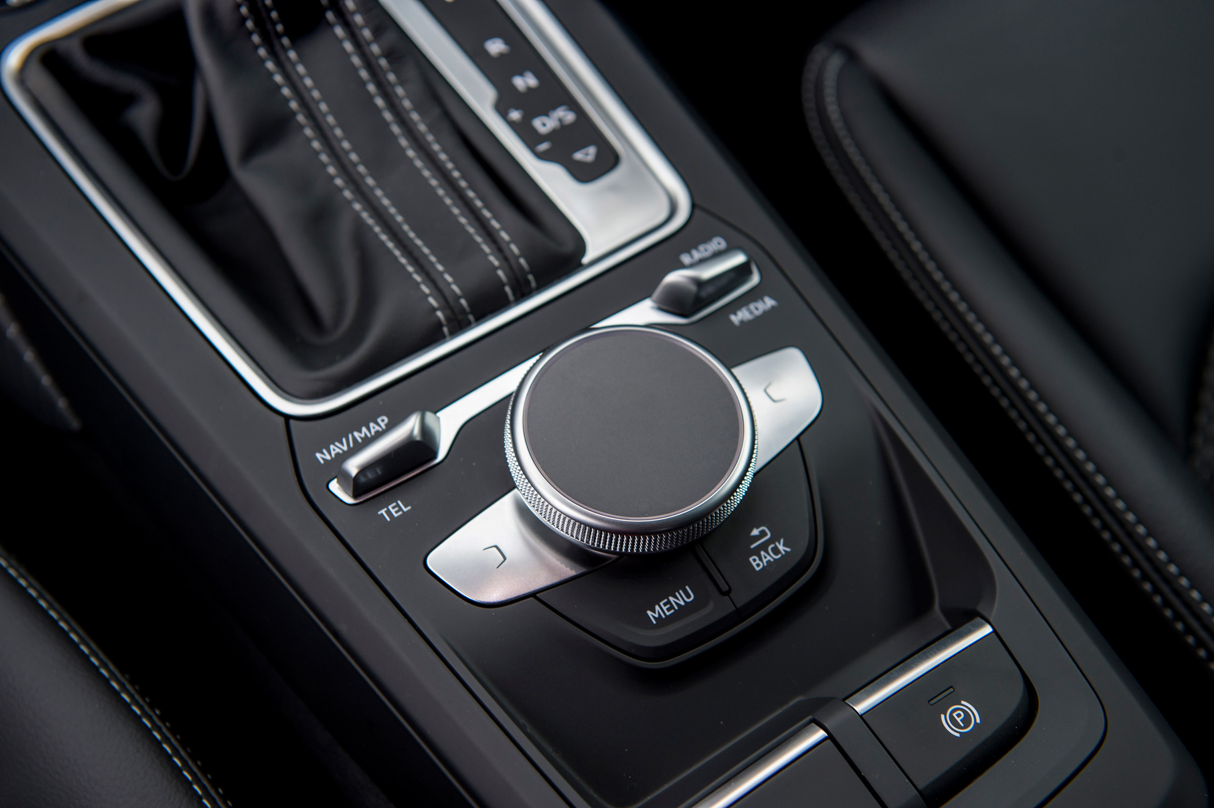 Audi Q2 1.4 TFSI - infotainment controls