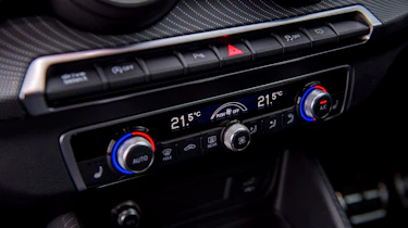Audi Q2 1.4 TFSI - centre console