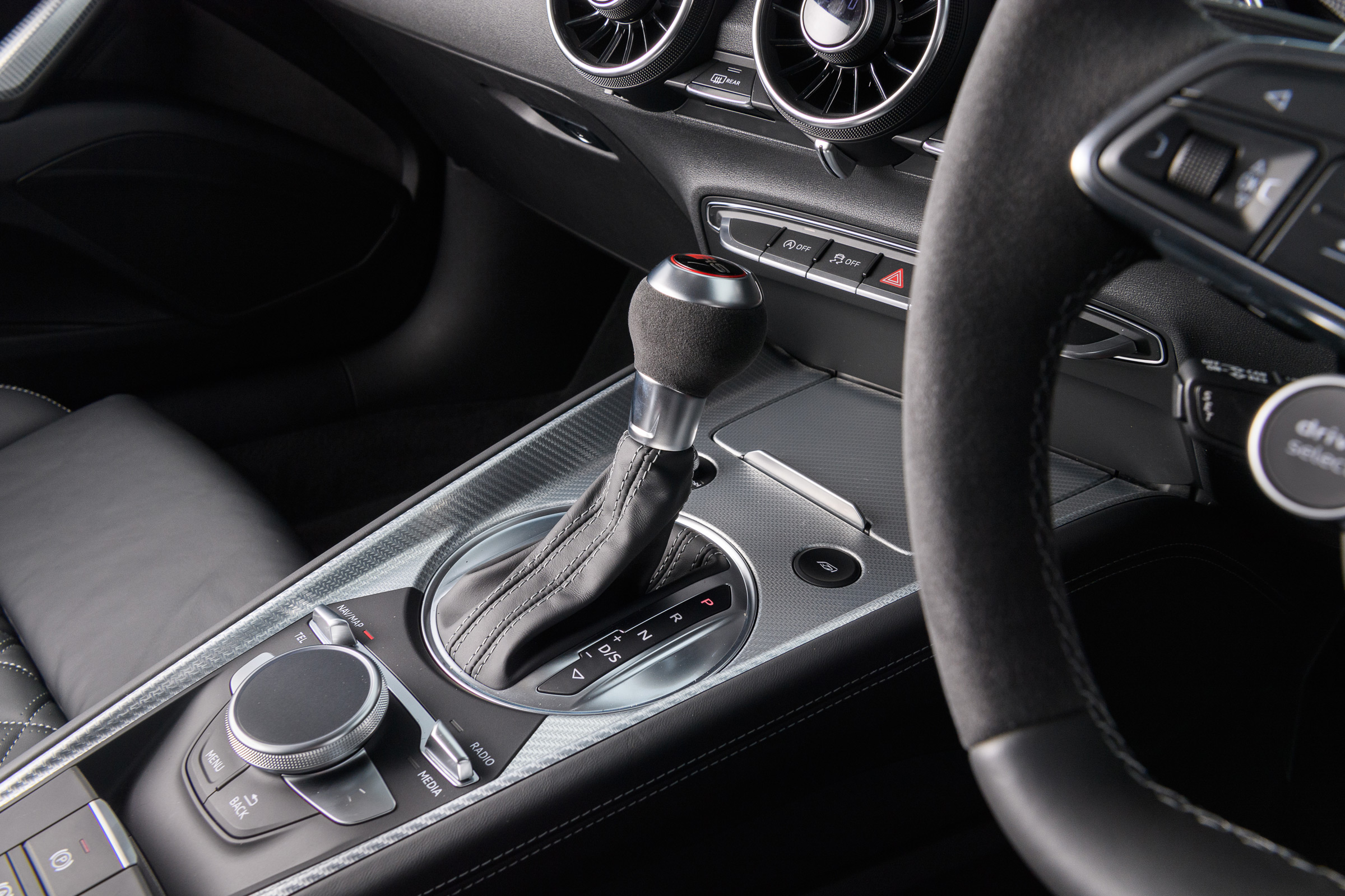 Audi TT RS 2016 - centre console