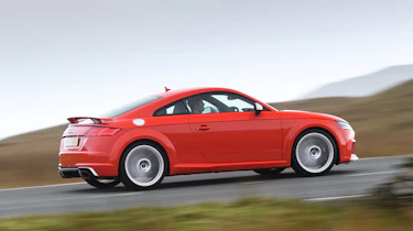 Audi TT RS 2016 - side tracking