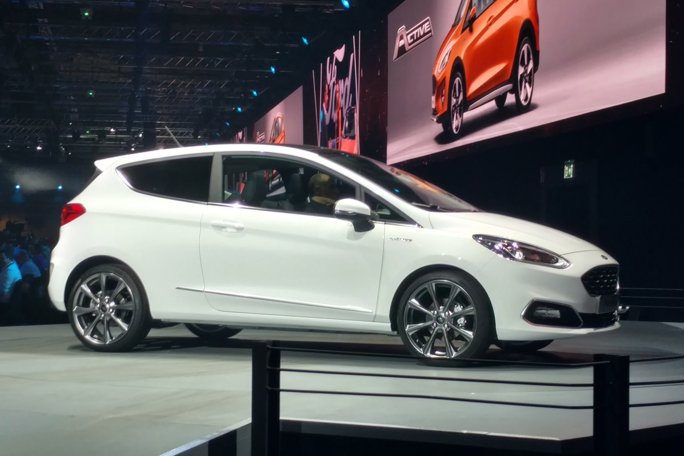 New 2017 Ford Fiesta Vignale - presentation side