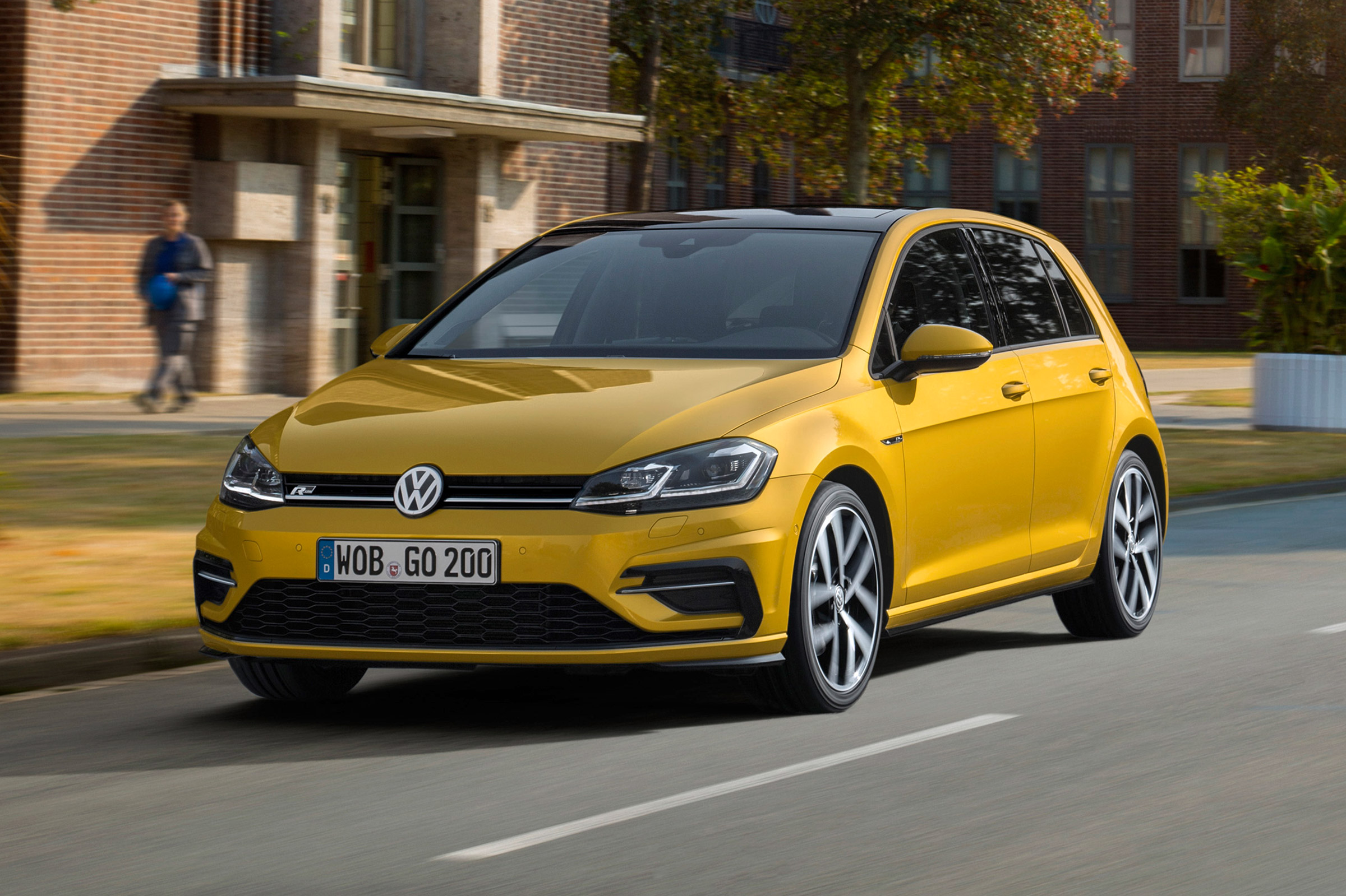 New 2017 Volkswagen Golf - front action