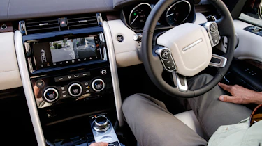 Land Rover Discovery - Advanced Trailer Assist interior
