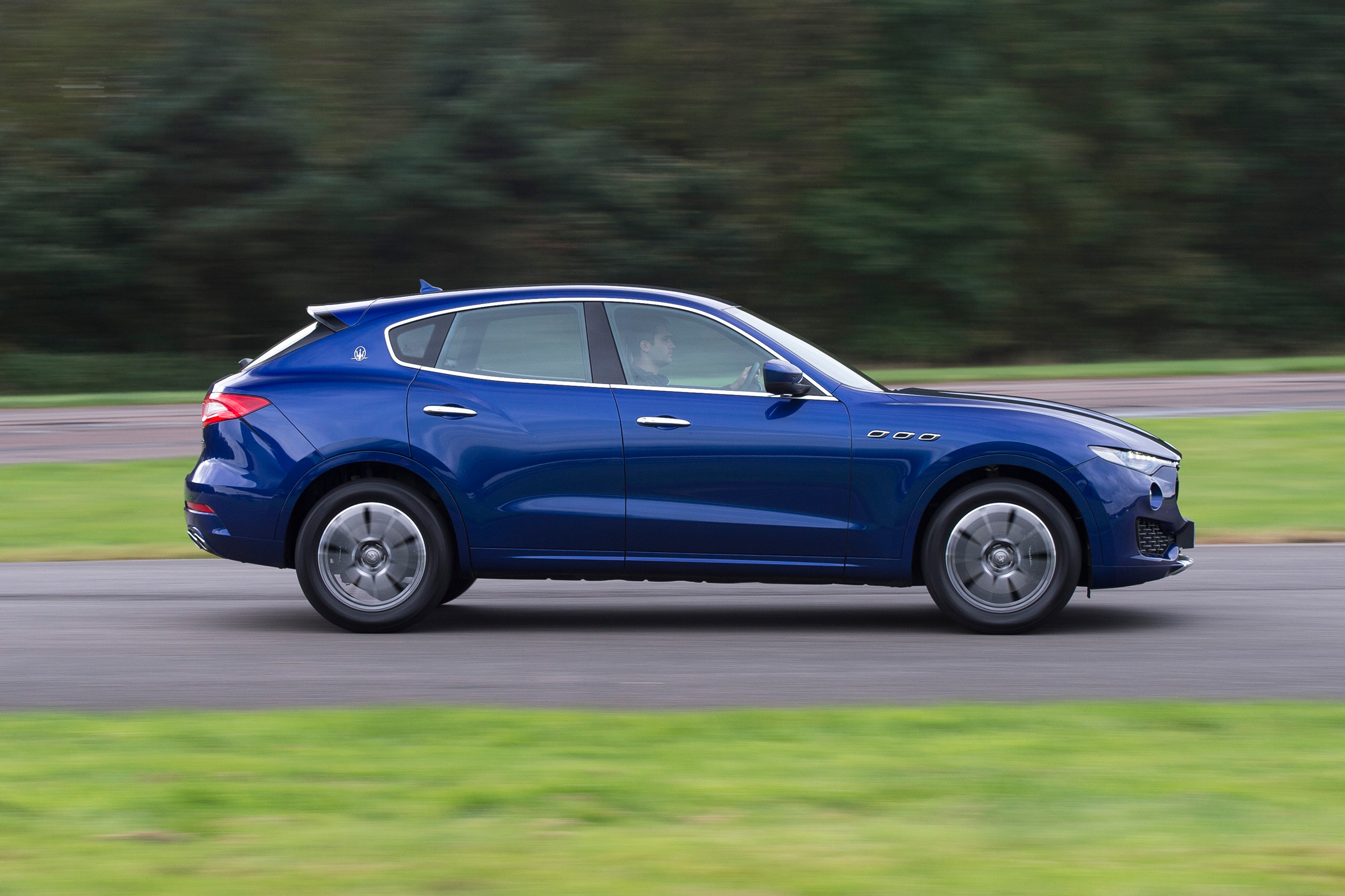 Maserati Levante - side tracking