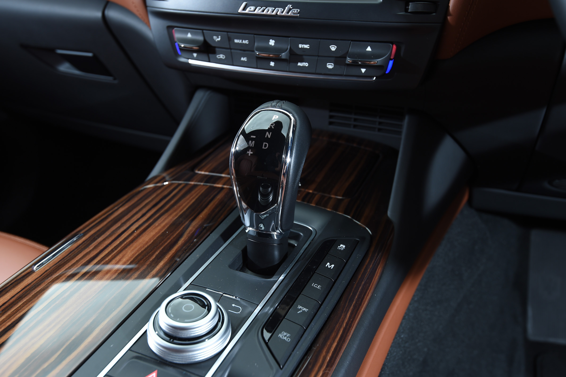 Maserati Levante - centre console