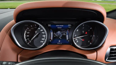 Maserati Levante - dials
