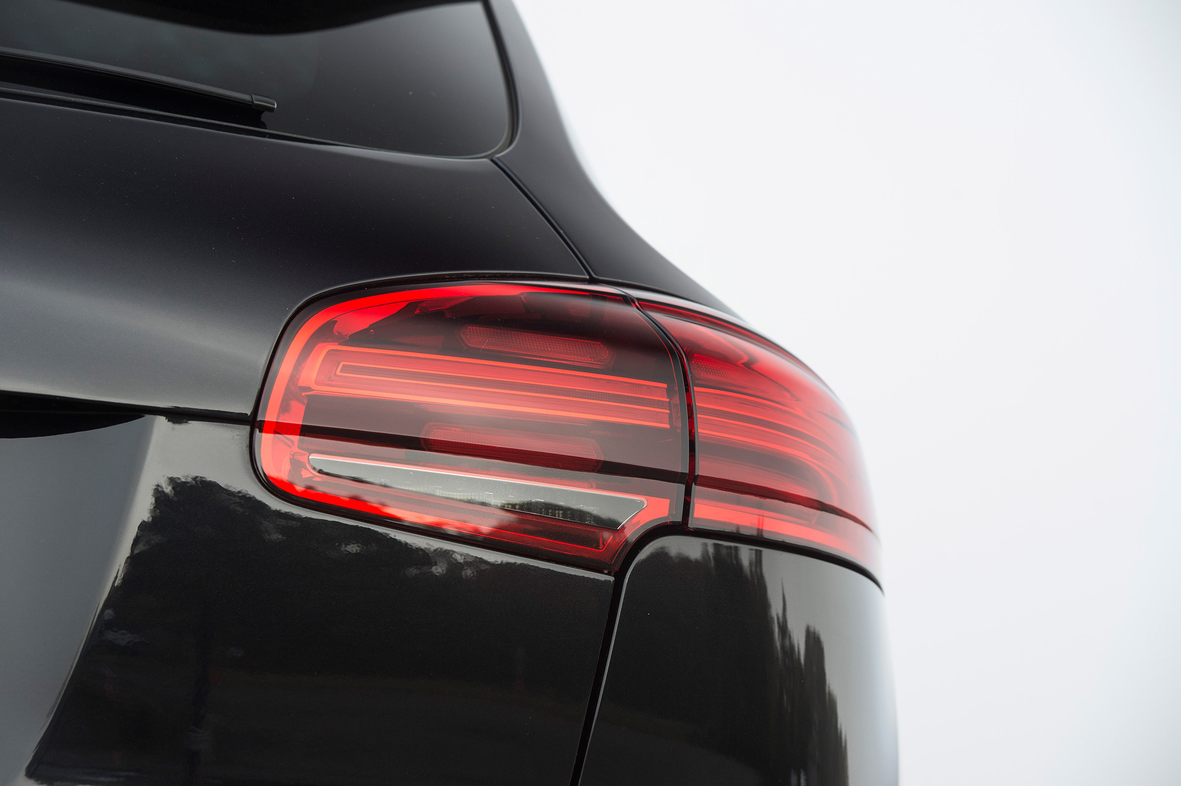 Porsche Cayenne Diesel - rear light detail