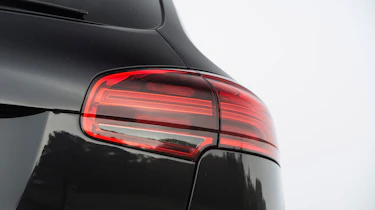 Porsche Cayenne Diesel - rear light detail