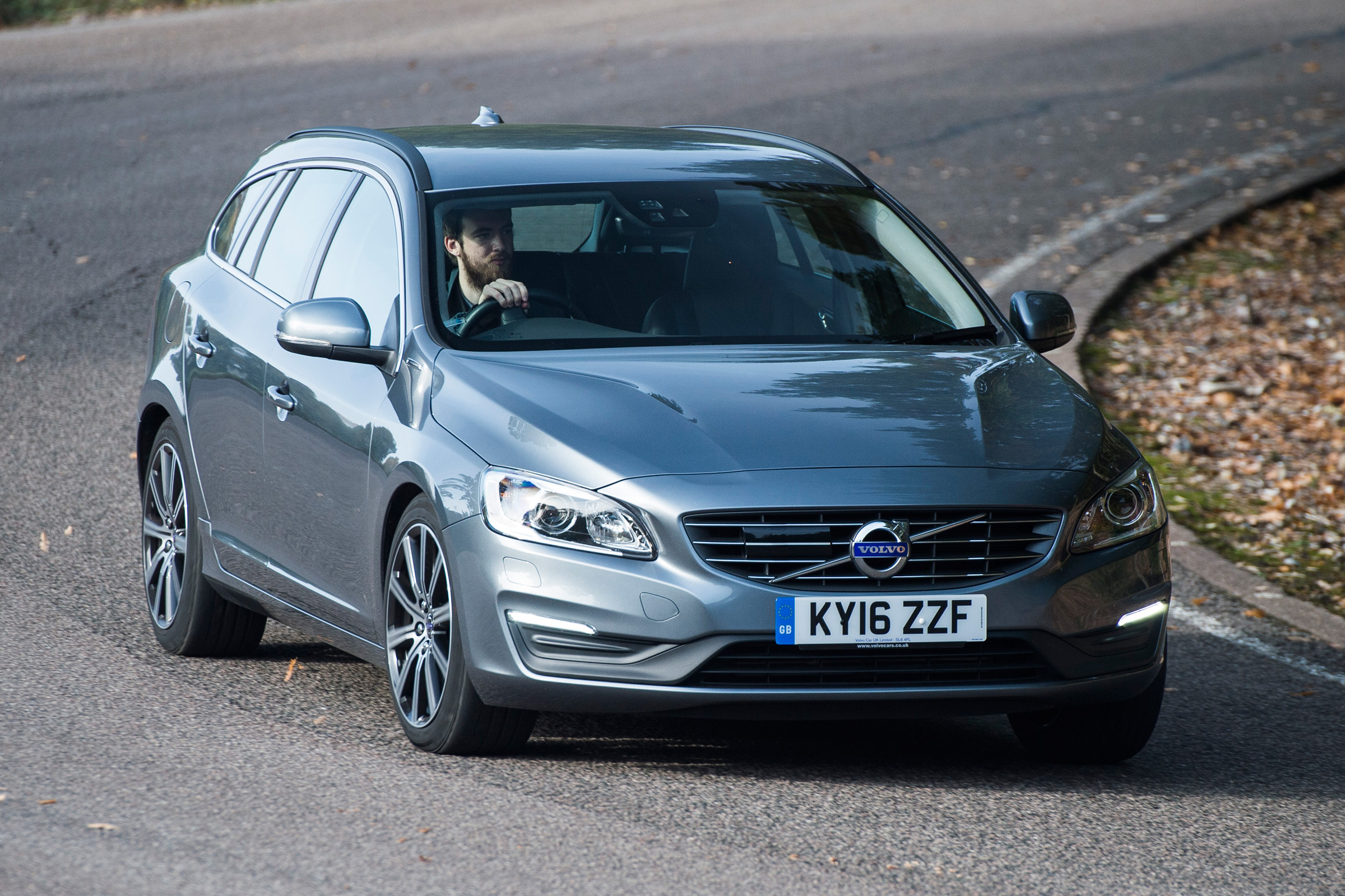 Volvo V60 D5 Twin Engine - front cornering