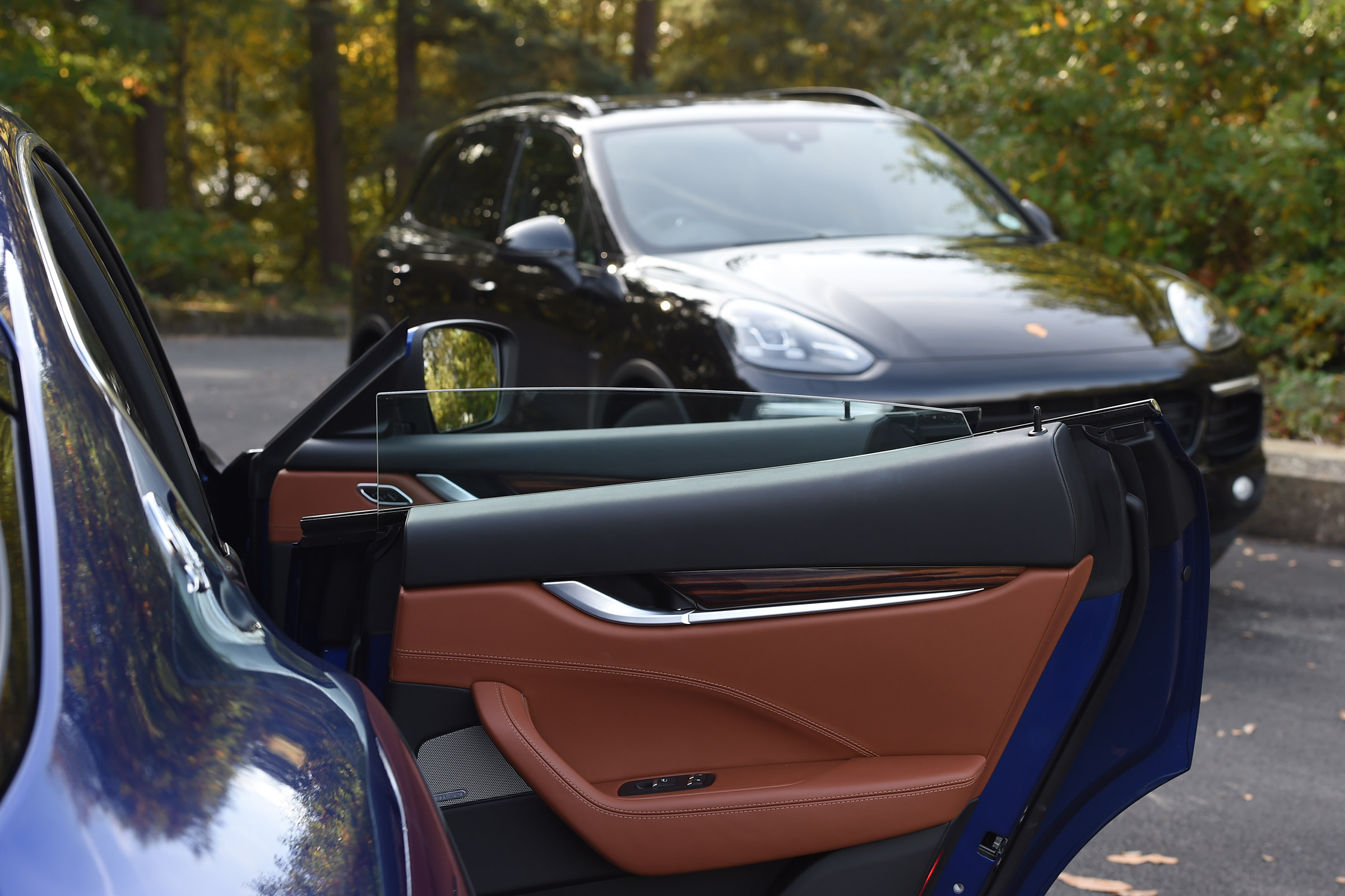 Maserati Levante vs Porsche Cayenne - door