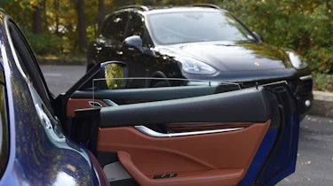 Maserati Levante vs Porsche Cayenne - door