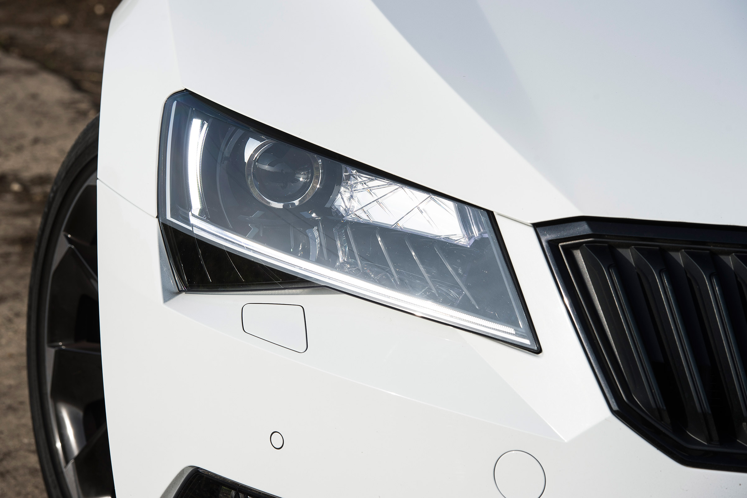 Skoda Superb Sportline Estate - front light detail