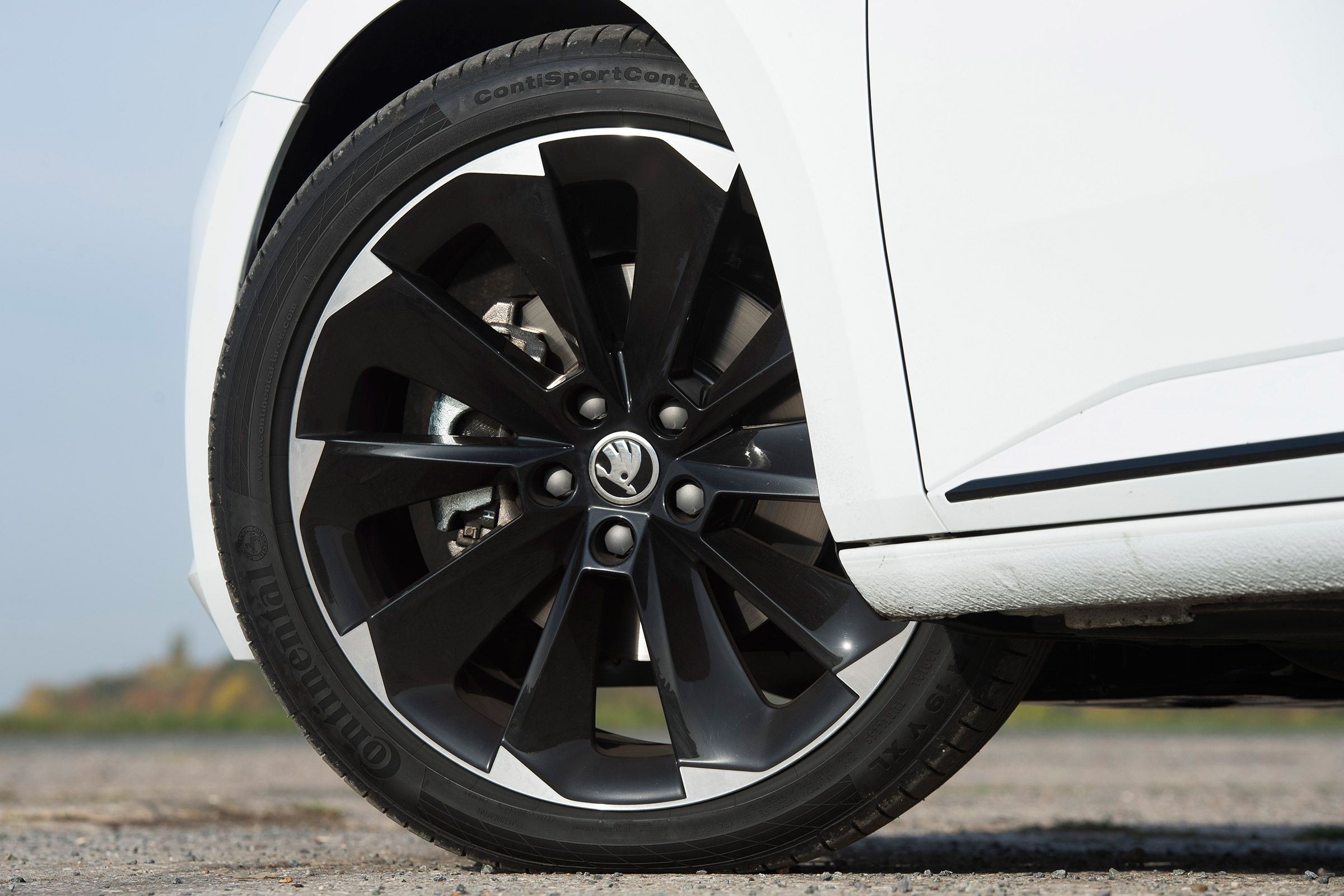 Skoda Superb Sportline Estate - wheel