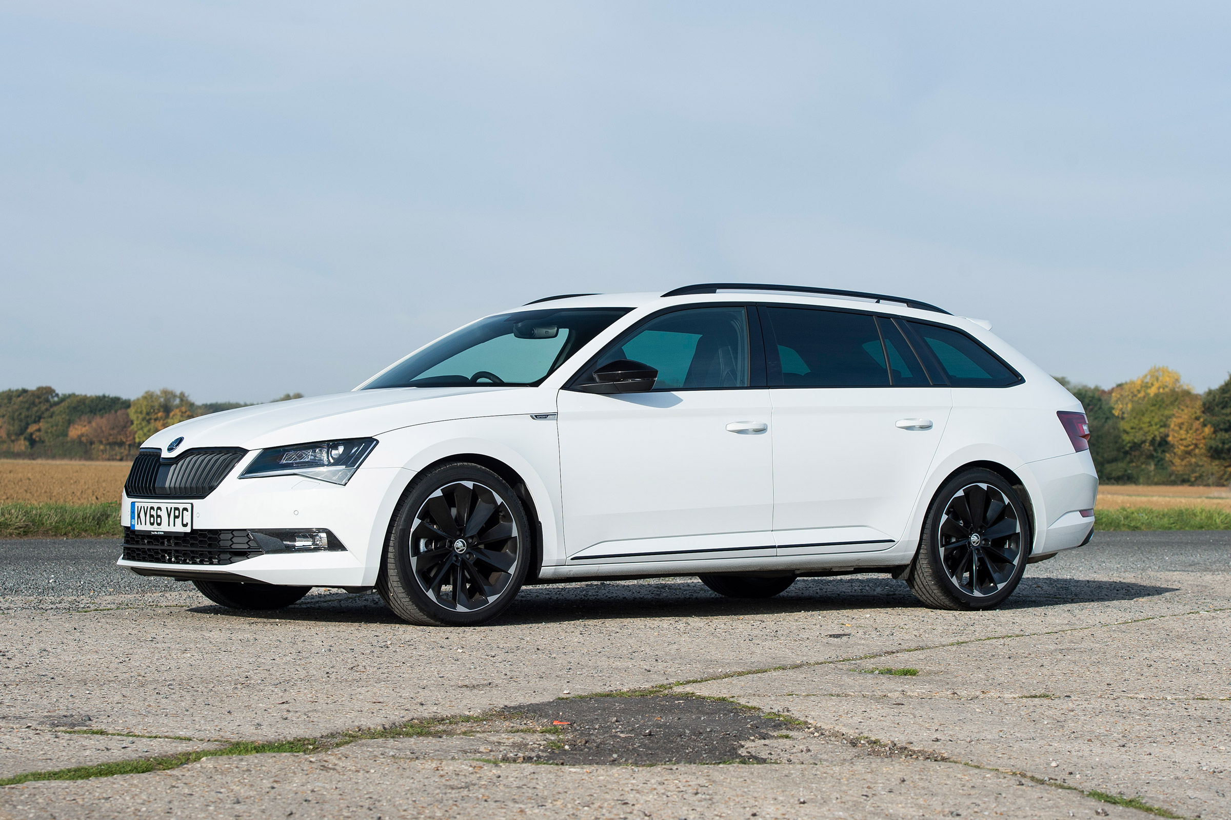 Skoda Superb Sportline Estate - front static