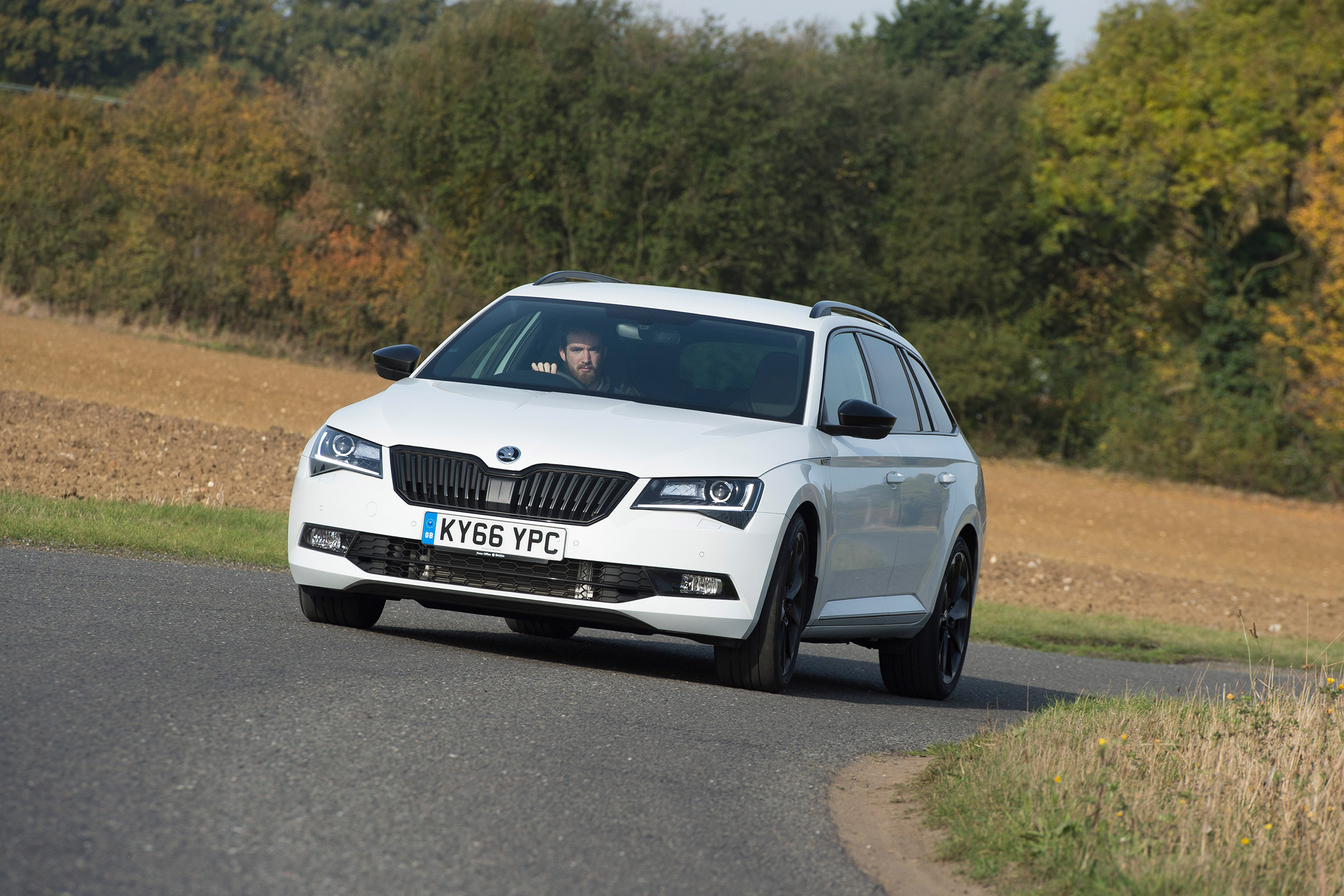 Skoda Superb Sportline Estate - front cornering