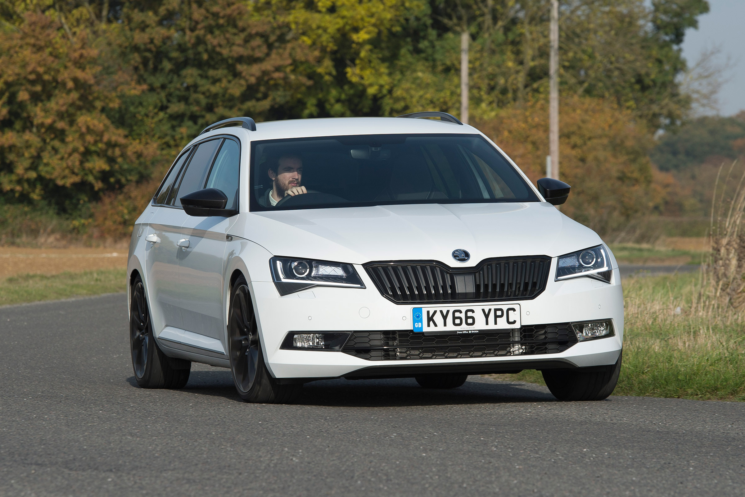 Skoda Superb Sportline Estate - front action