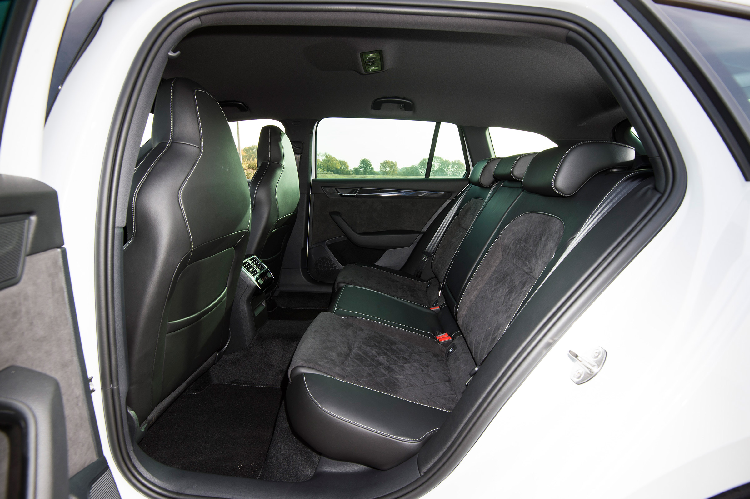 Skoda Superb Sportline Estate - rear seats