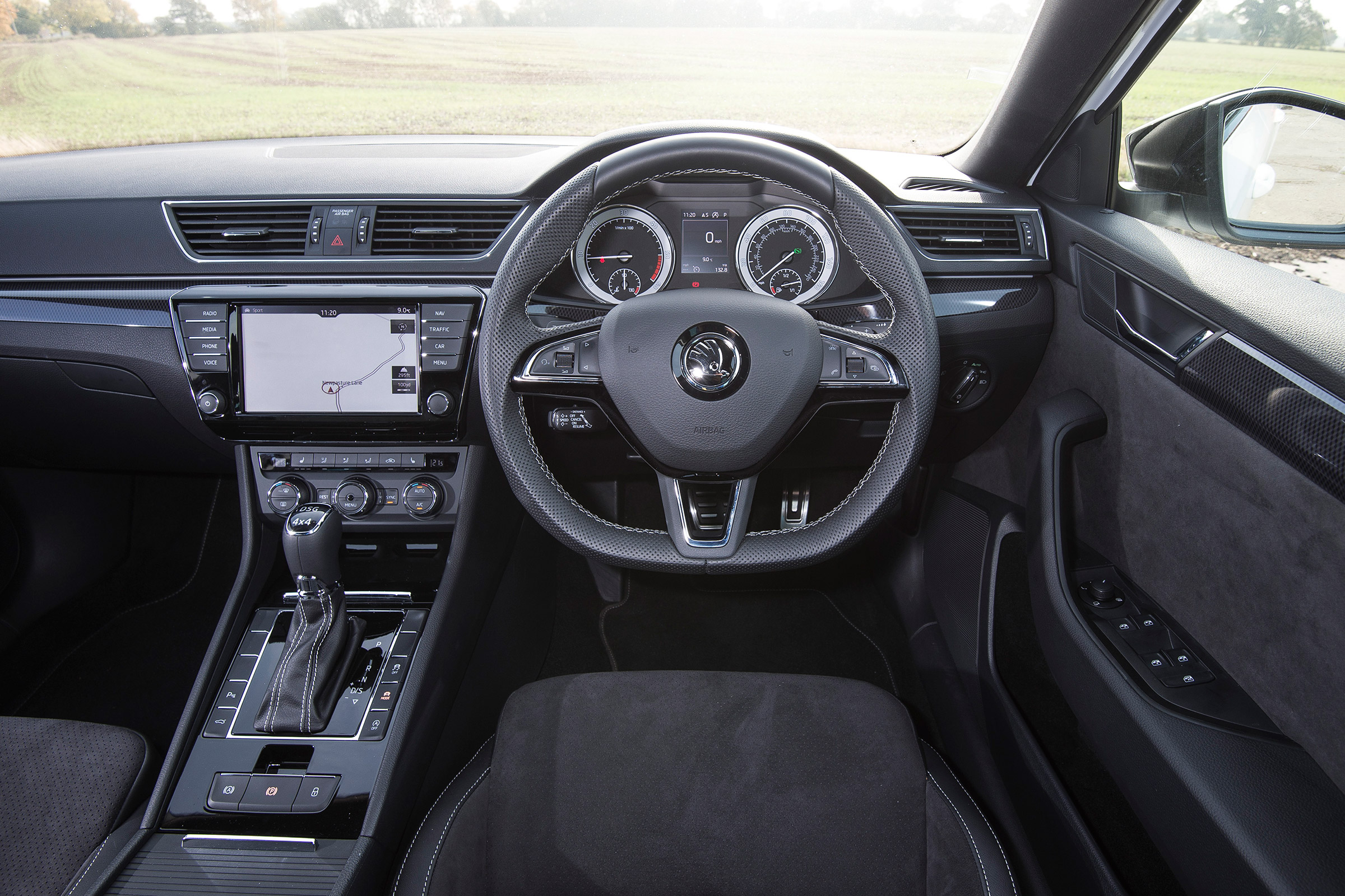 Skoda Superb Sportline Estate - dash