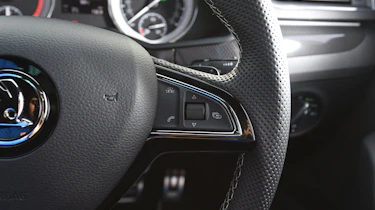 Skoda Superb Sportline Estate - steering wheel controls