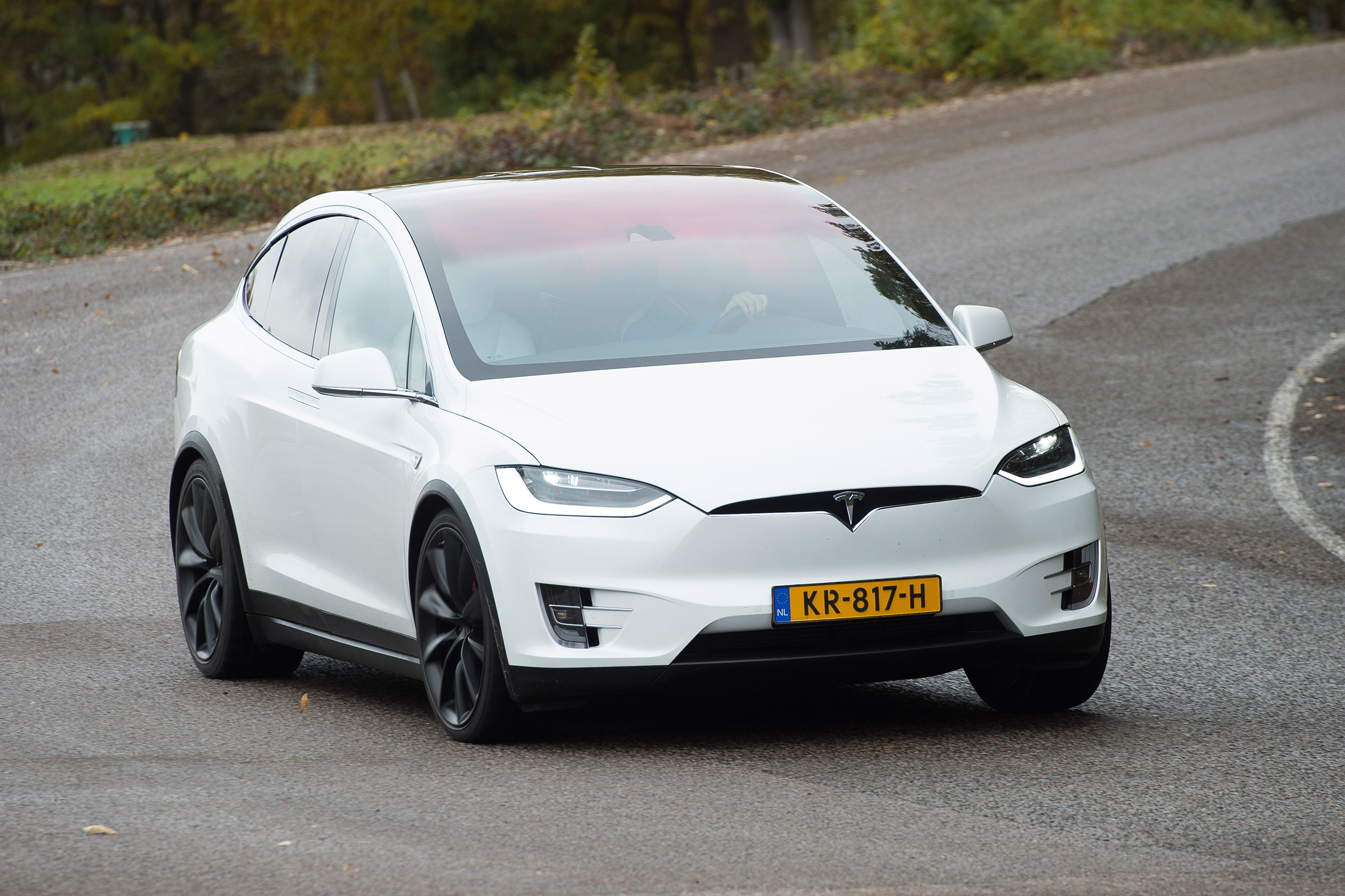 Tesla Model X - front action