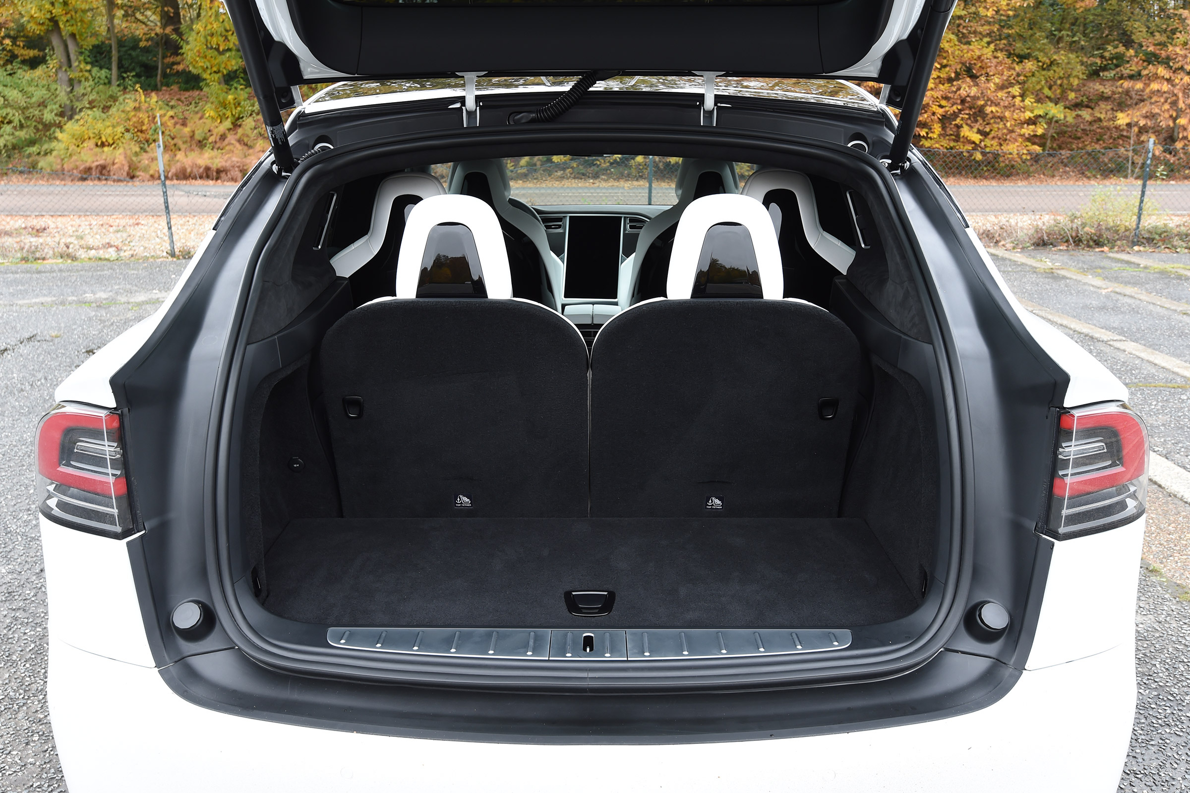 Tesla Model X - boot