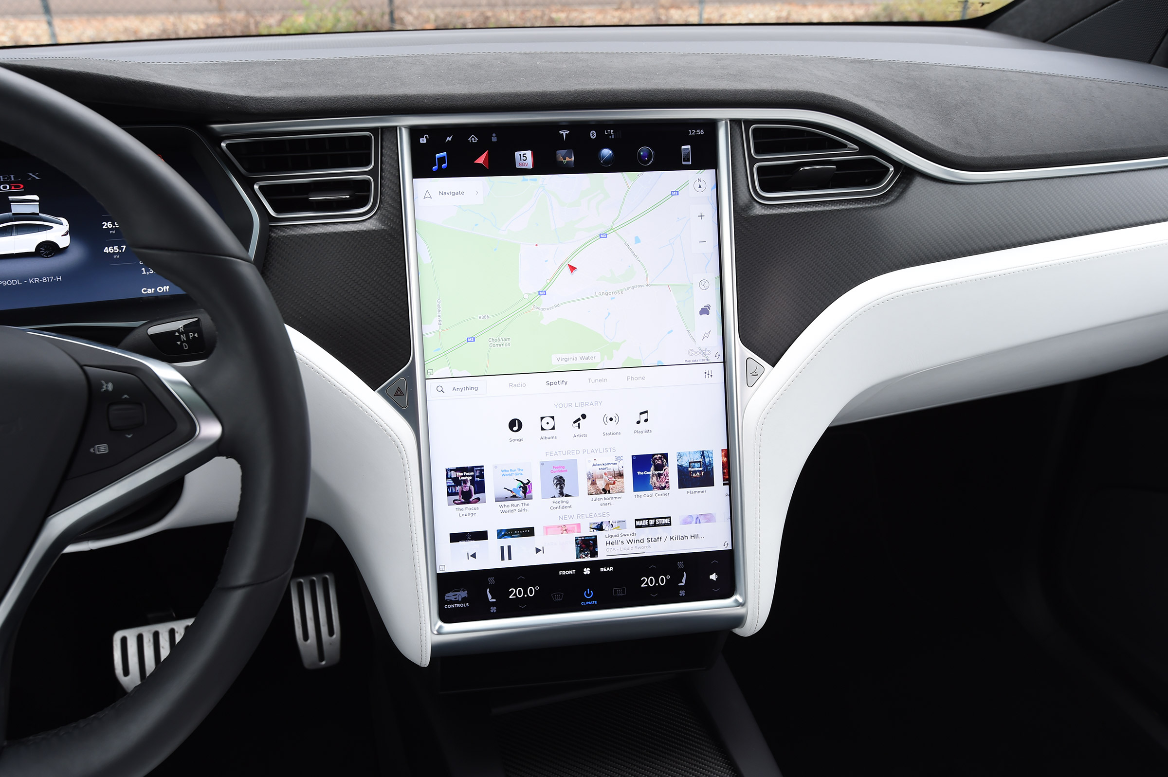 Tesla Model X - screen