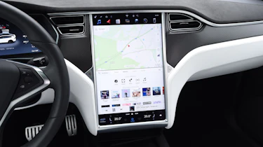 Tesla Model X - screen