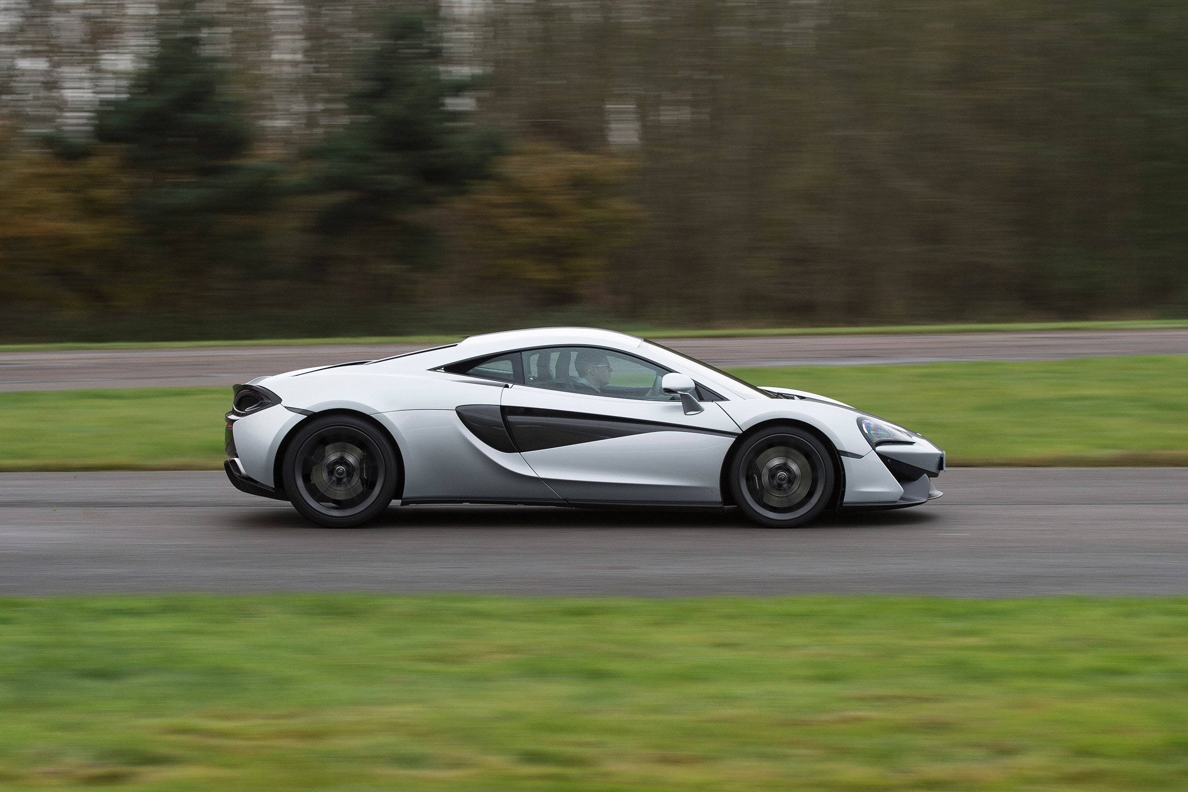 McLaren 540C - side
