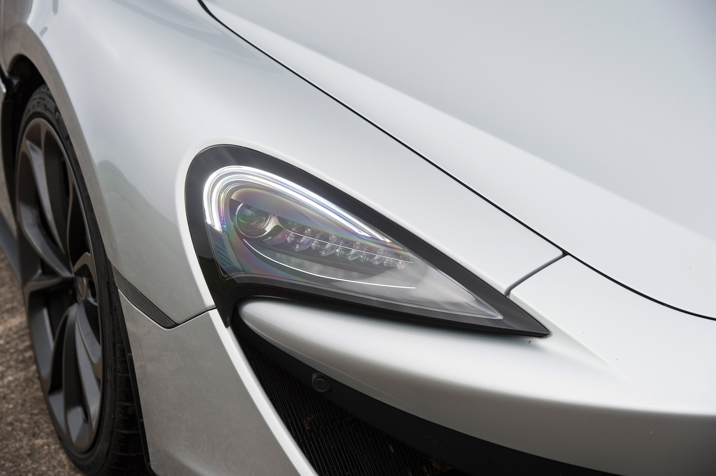 McLaren 540C - front light detail