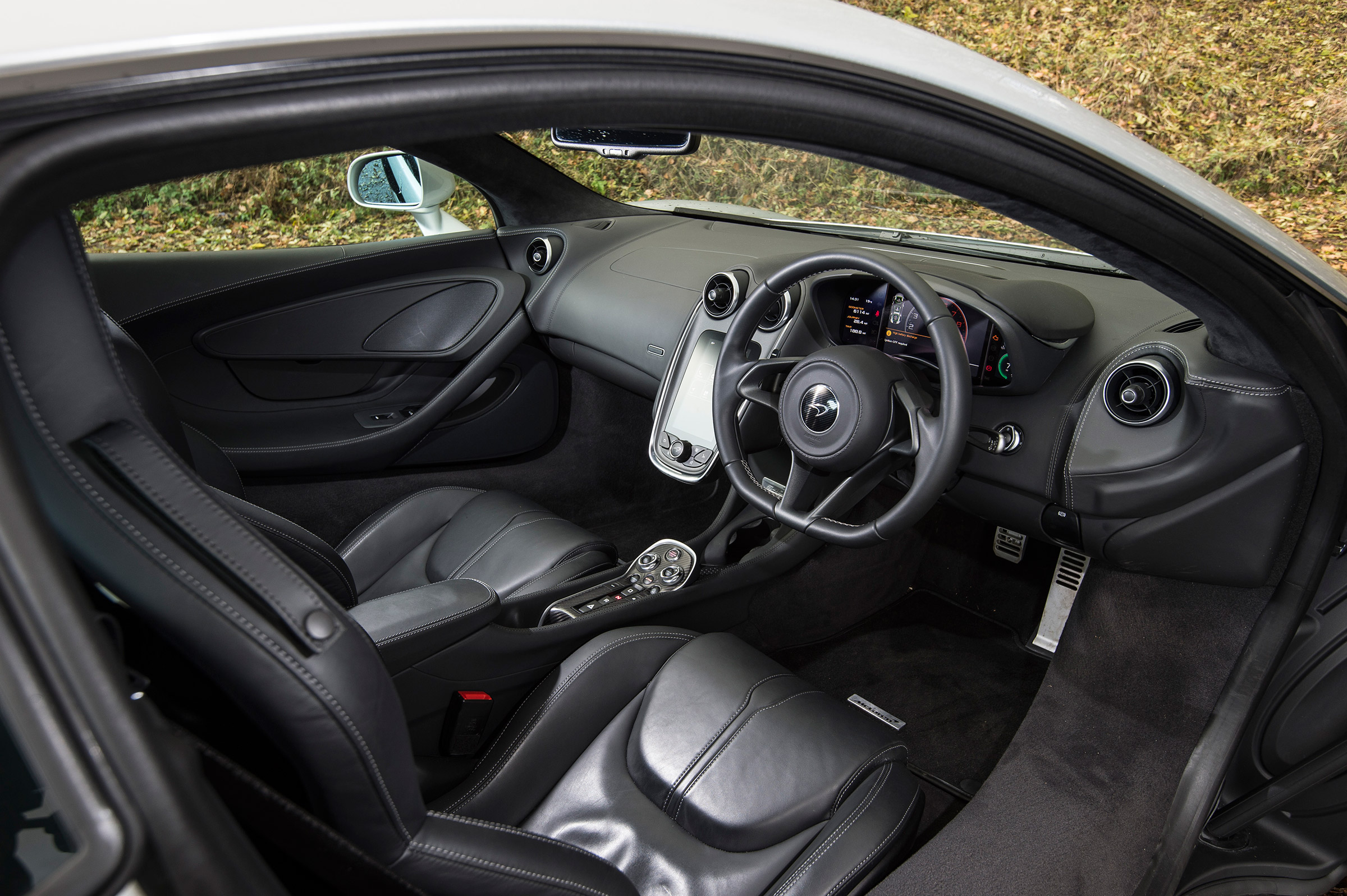 McLaren 540C - interior
