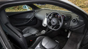 McLaren 540C - interior
