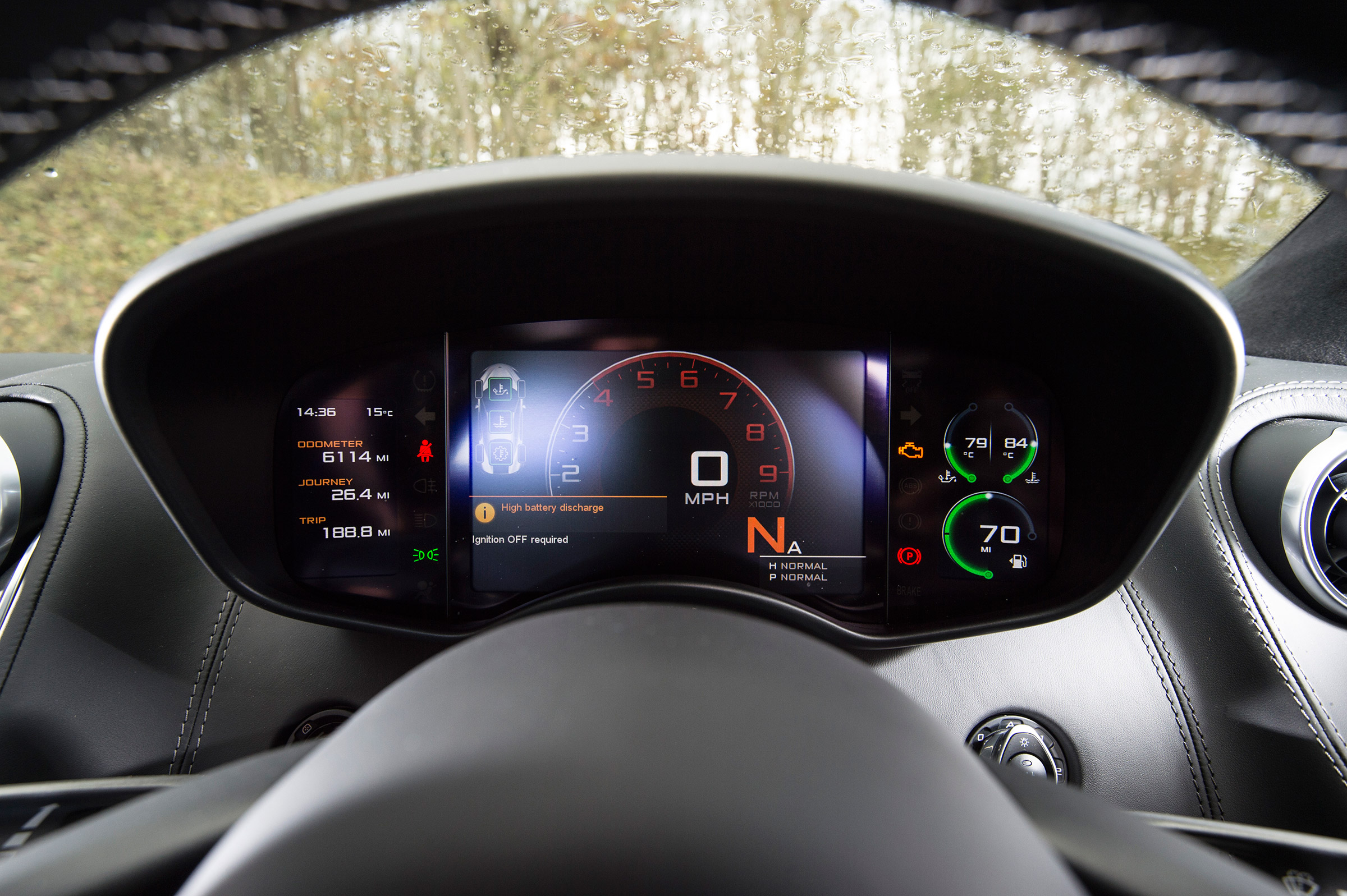 McLaren 540C - dials