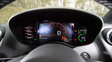 McLaren 540C - dials