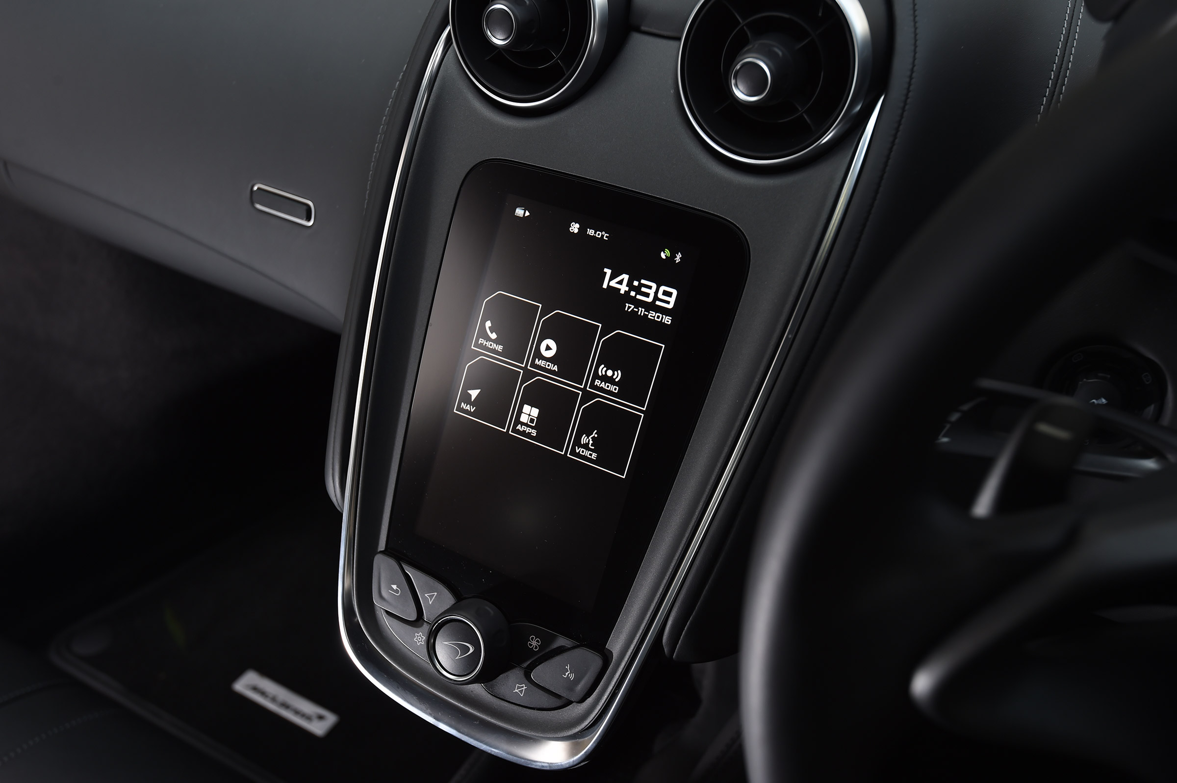 McLaren 540C - screen
