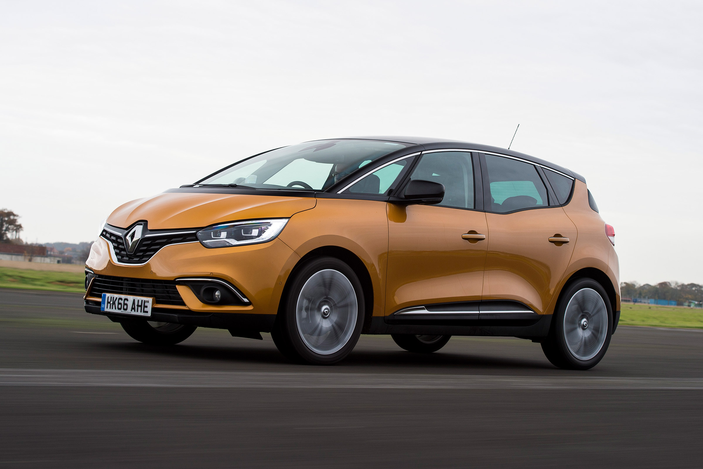 Renault Scenic - front
