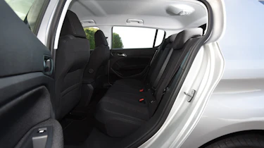 Peugeot 308 - rear seats