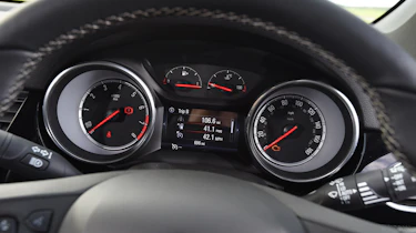 Vauxhall Astra - dials