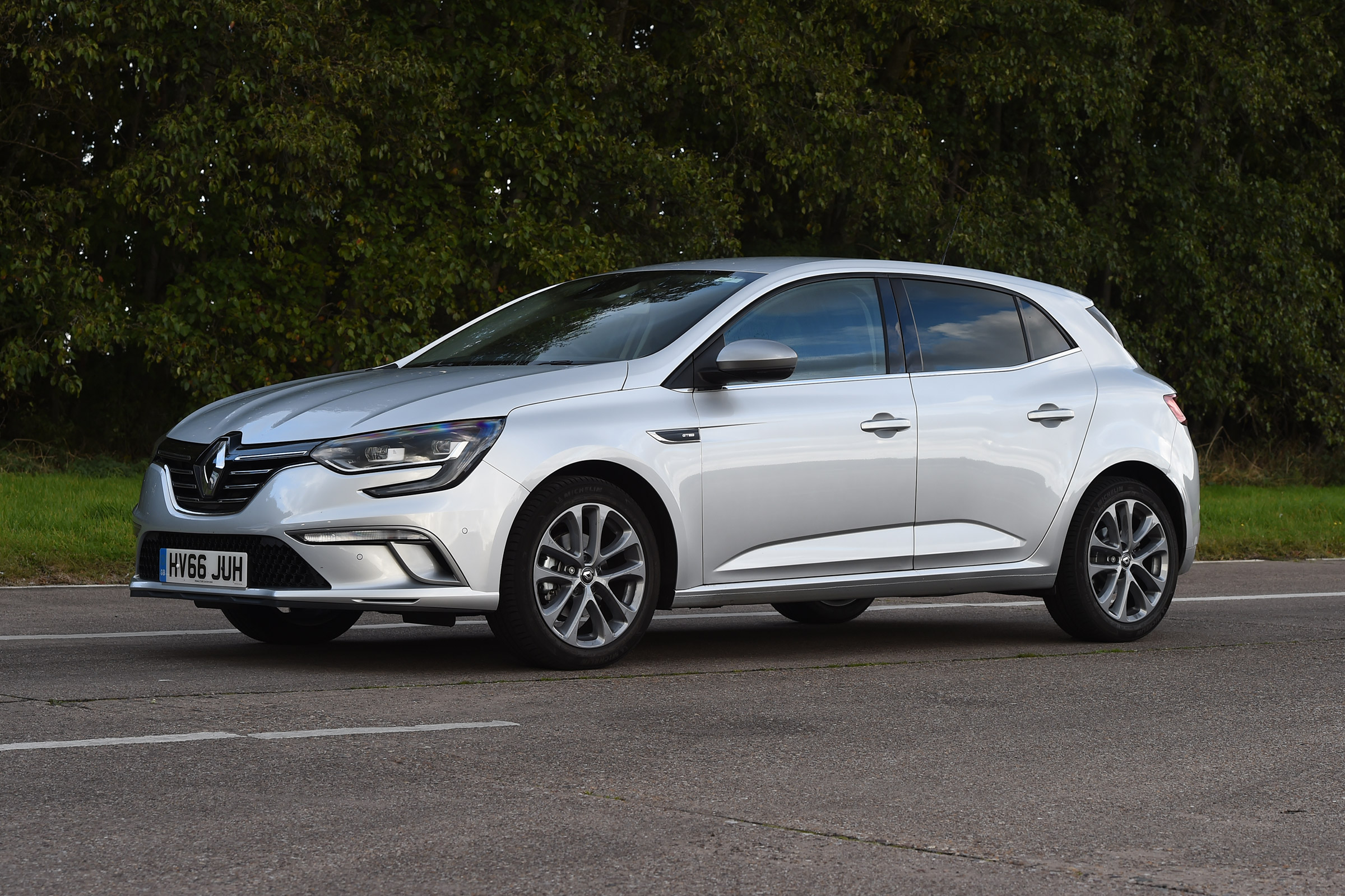 Renault Megane - front static