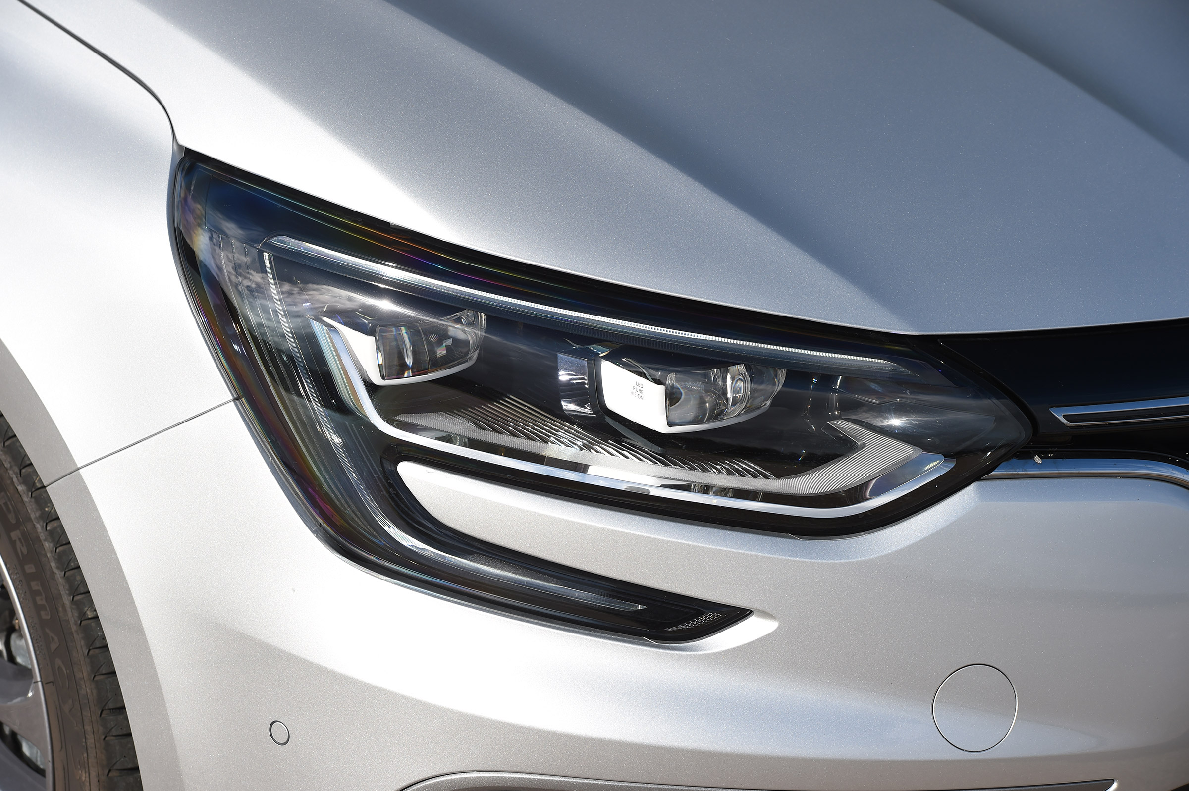 Renault Megane - front light detail