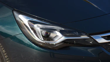 Vauxhall Astra - front light detail
