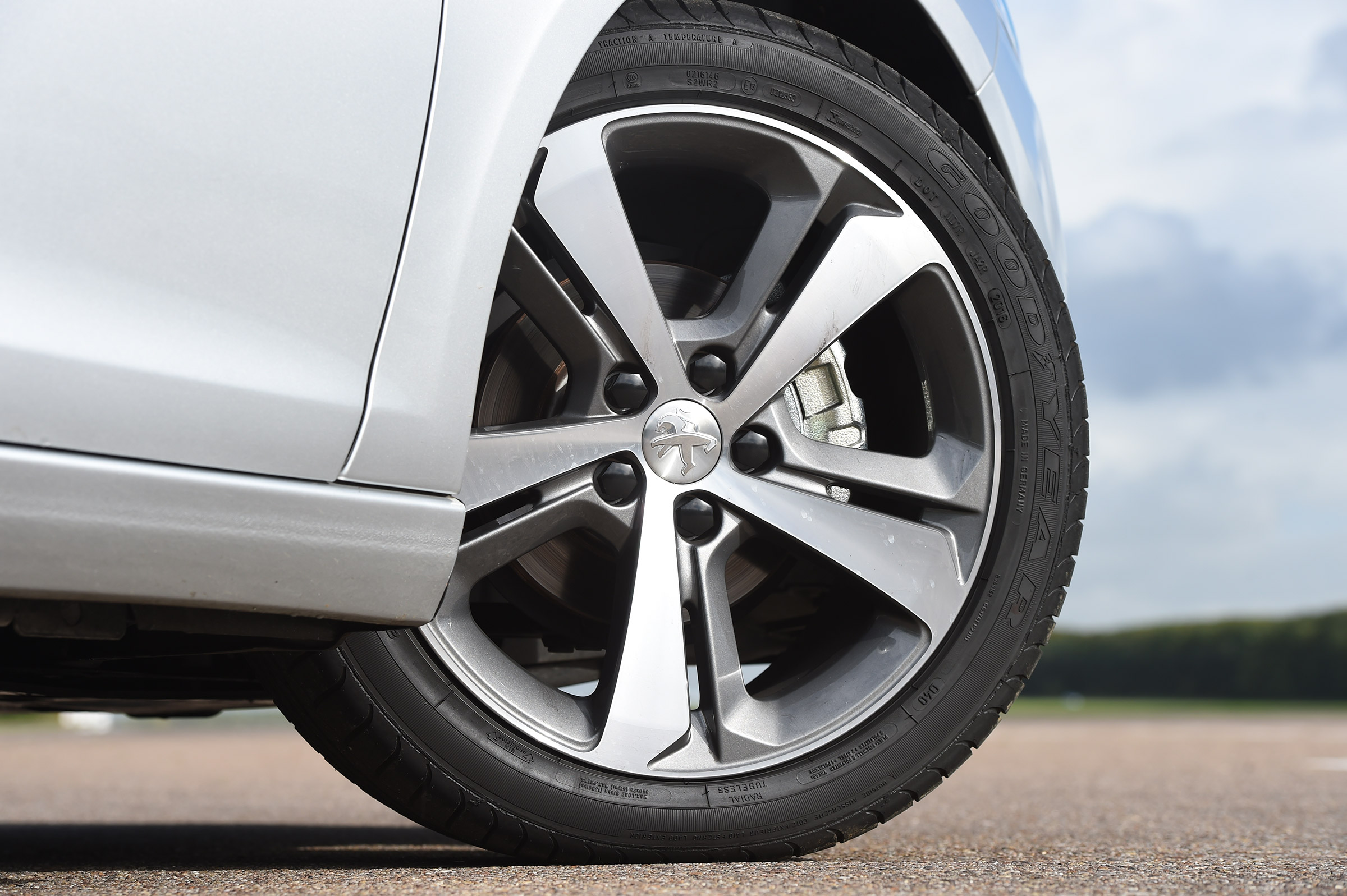 Peugeot 308 - wheel detail