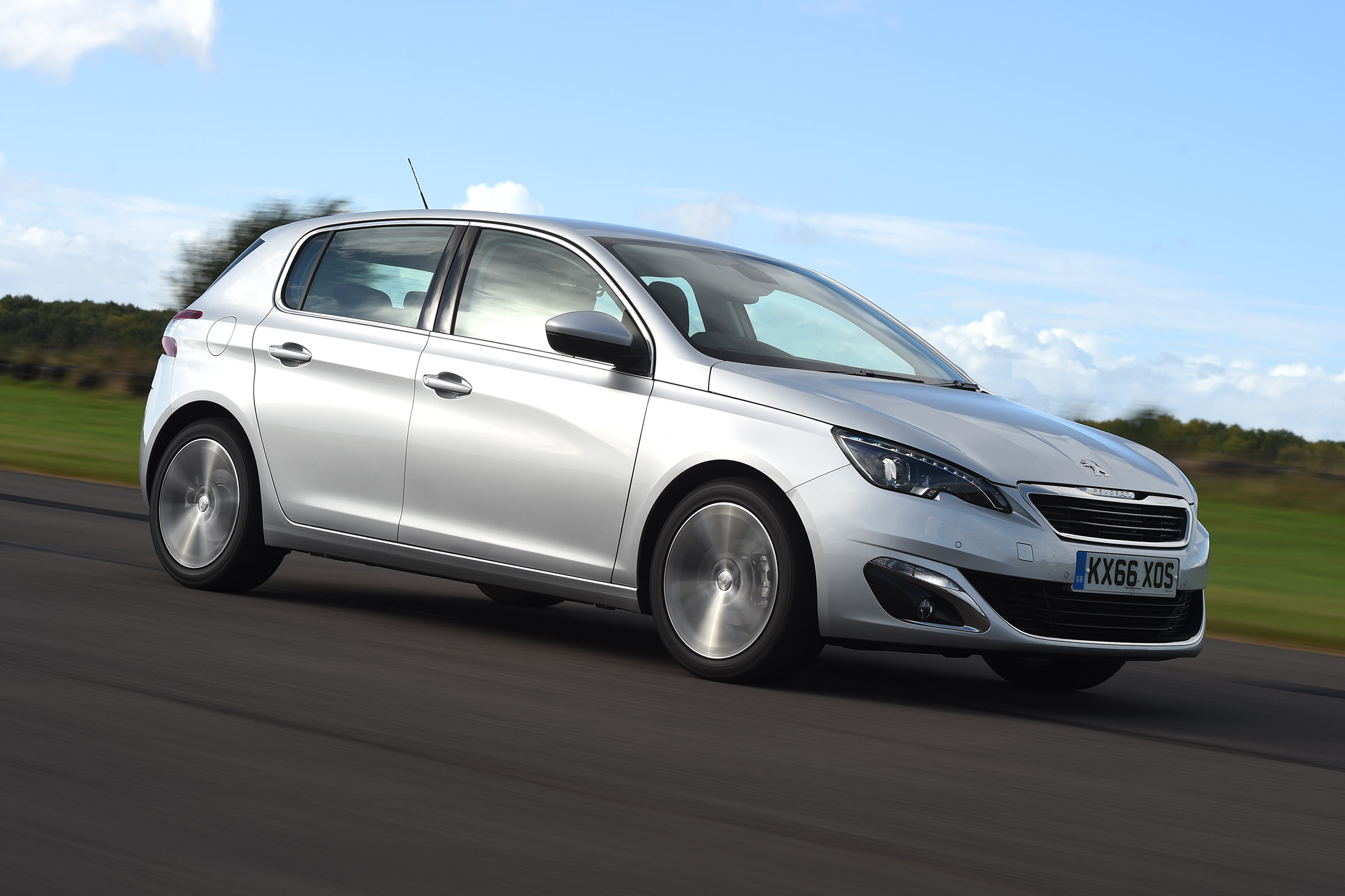 Peugeot 308 - front