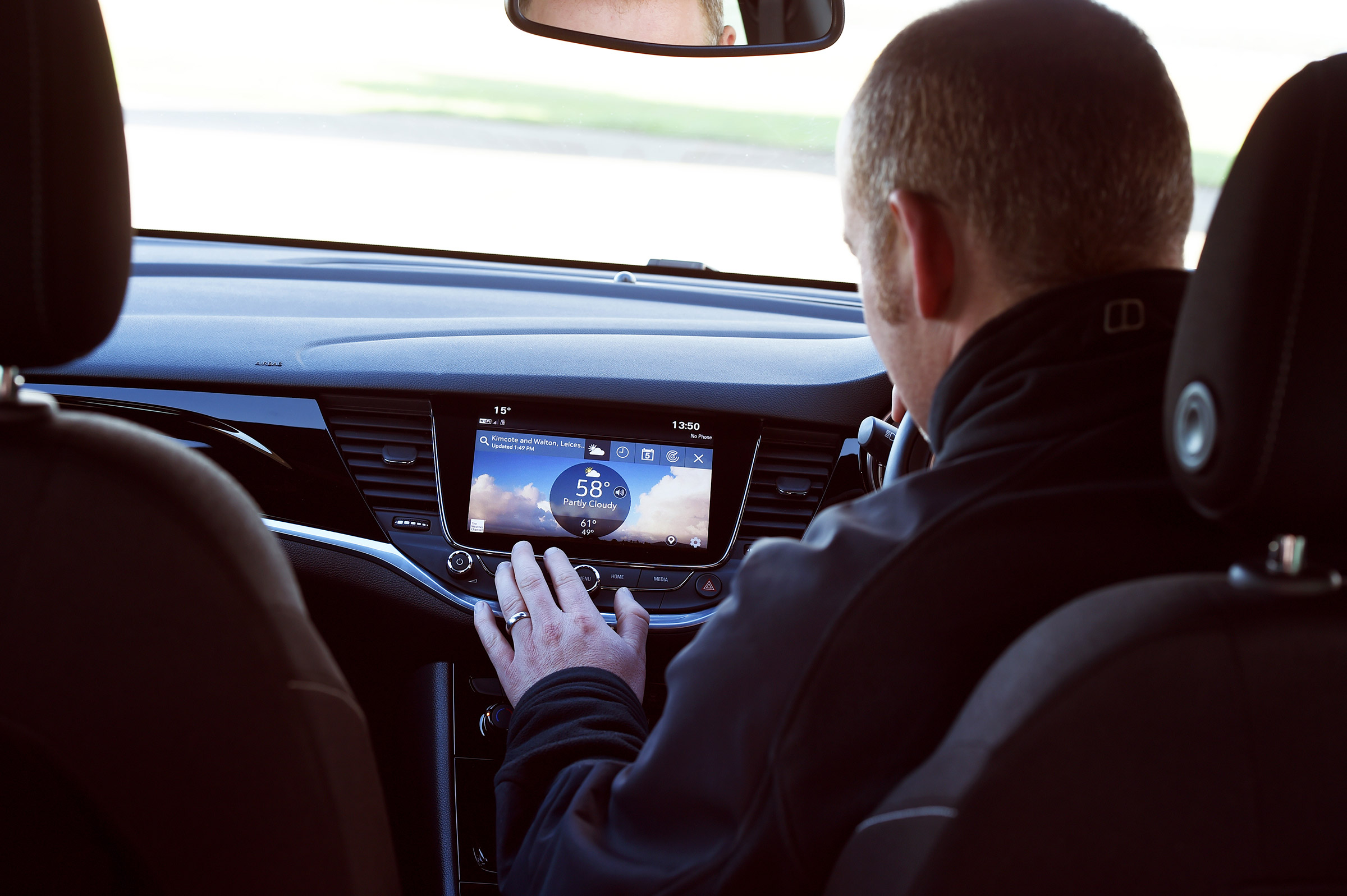 Renault Megane vs Vauxhall Astra vs Peugeot 308 - infotainment